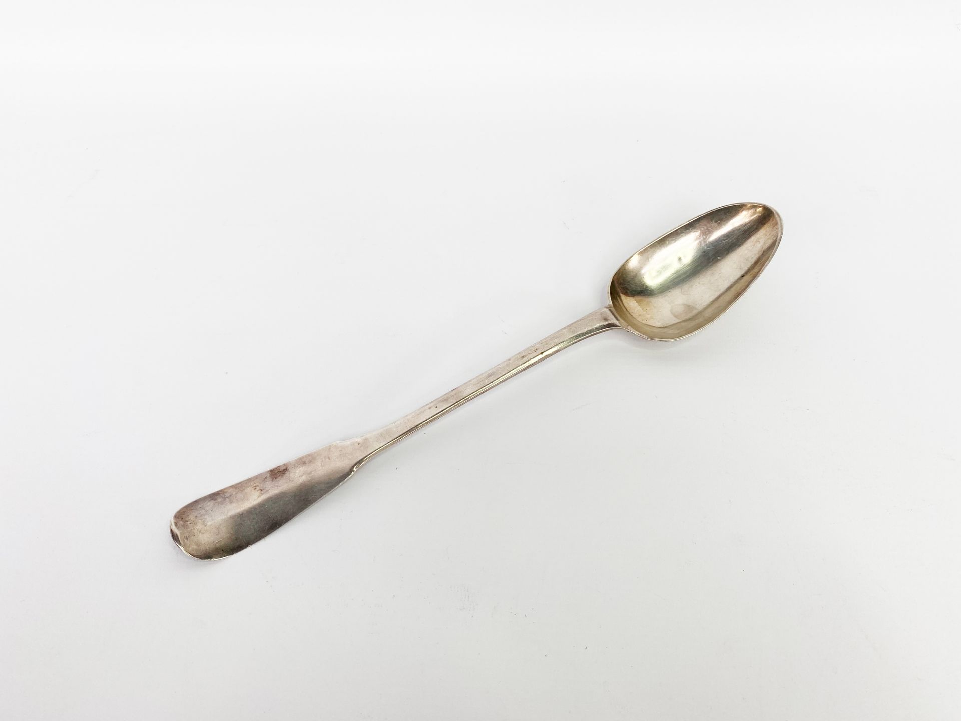 Null 法国，18世纪

银质炖汤匙（最小800）。

Uniplat和figure模型。

重量：144.9克。