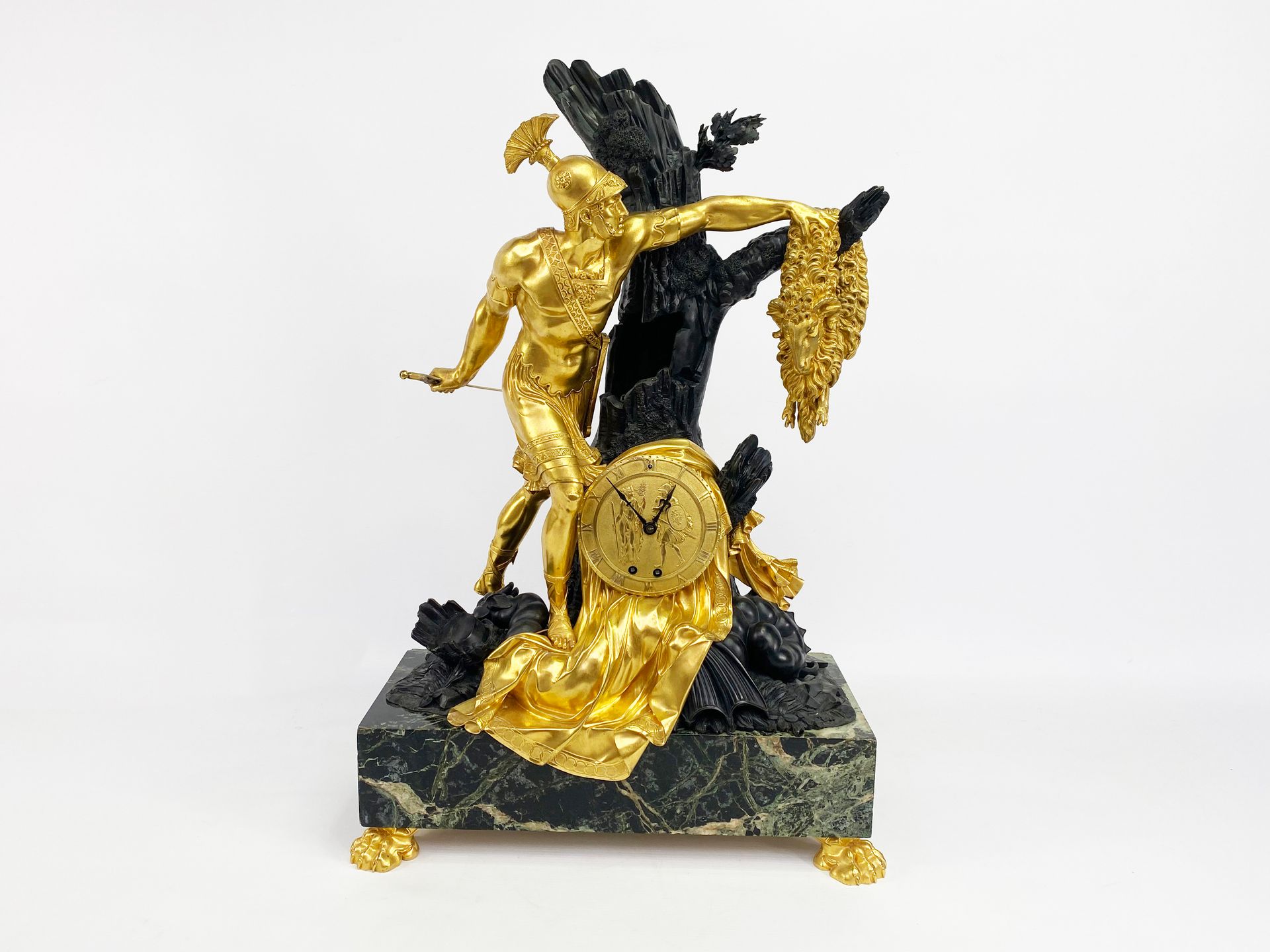 Null Raro orologio raffigurante Giasone e il vello d'oro, periodo Impero. 

Bron&hellip;