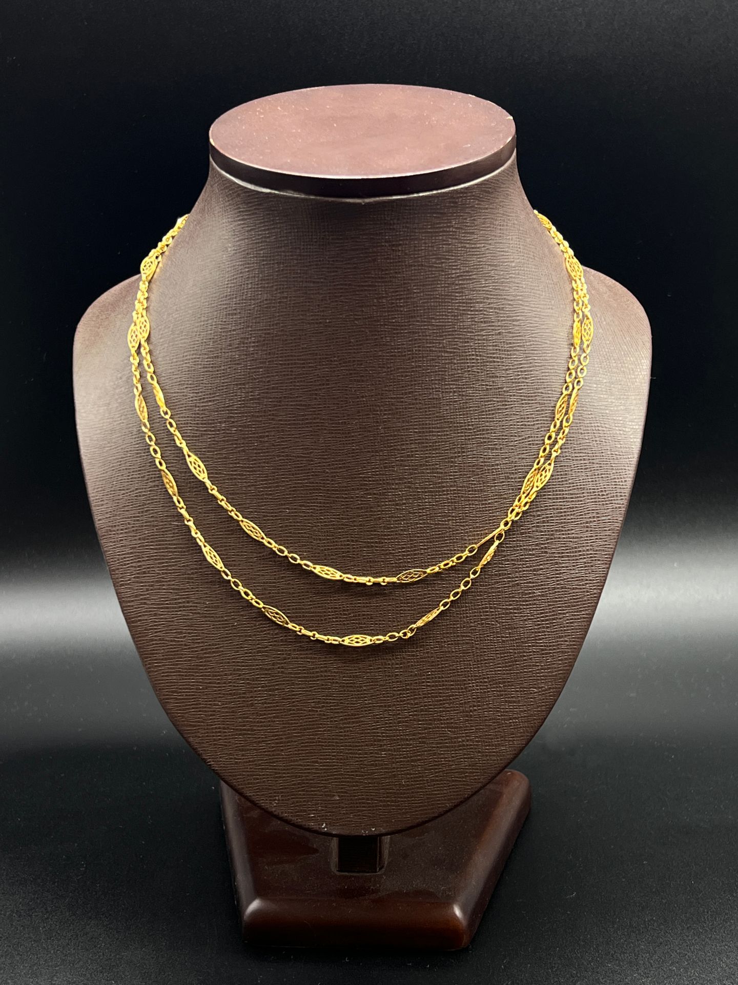 Null Collar de oro amarillo (750) con eslabones de lanzadera calados que se alte&hellip;