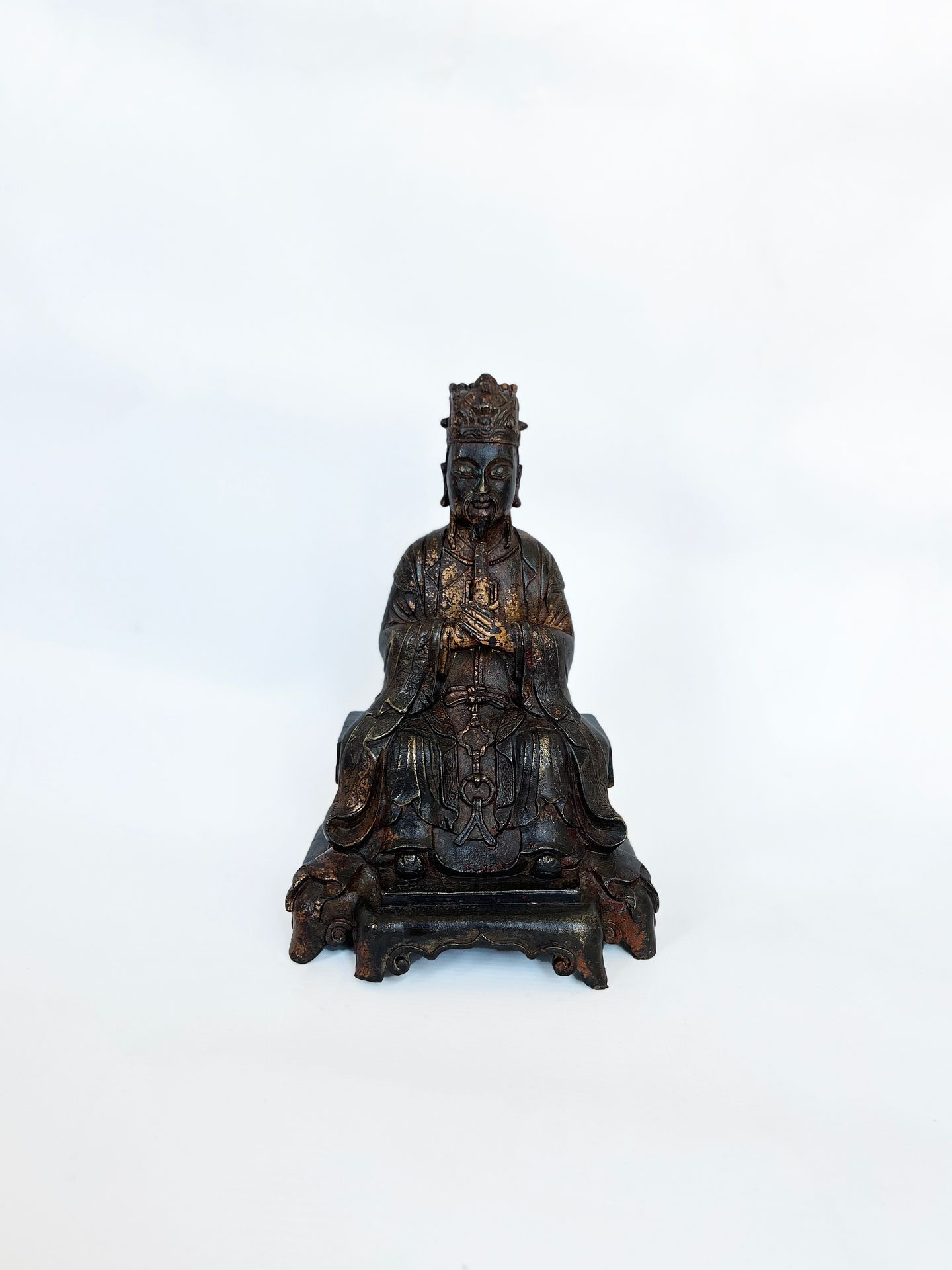 Null CHINA, späte MING-Dynastie, 17.

Statuette aus Eisenguss, die einen sitzend&hellip;