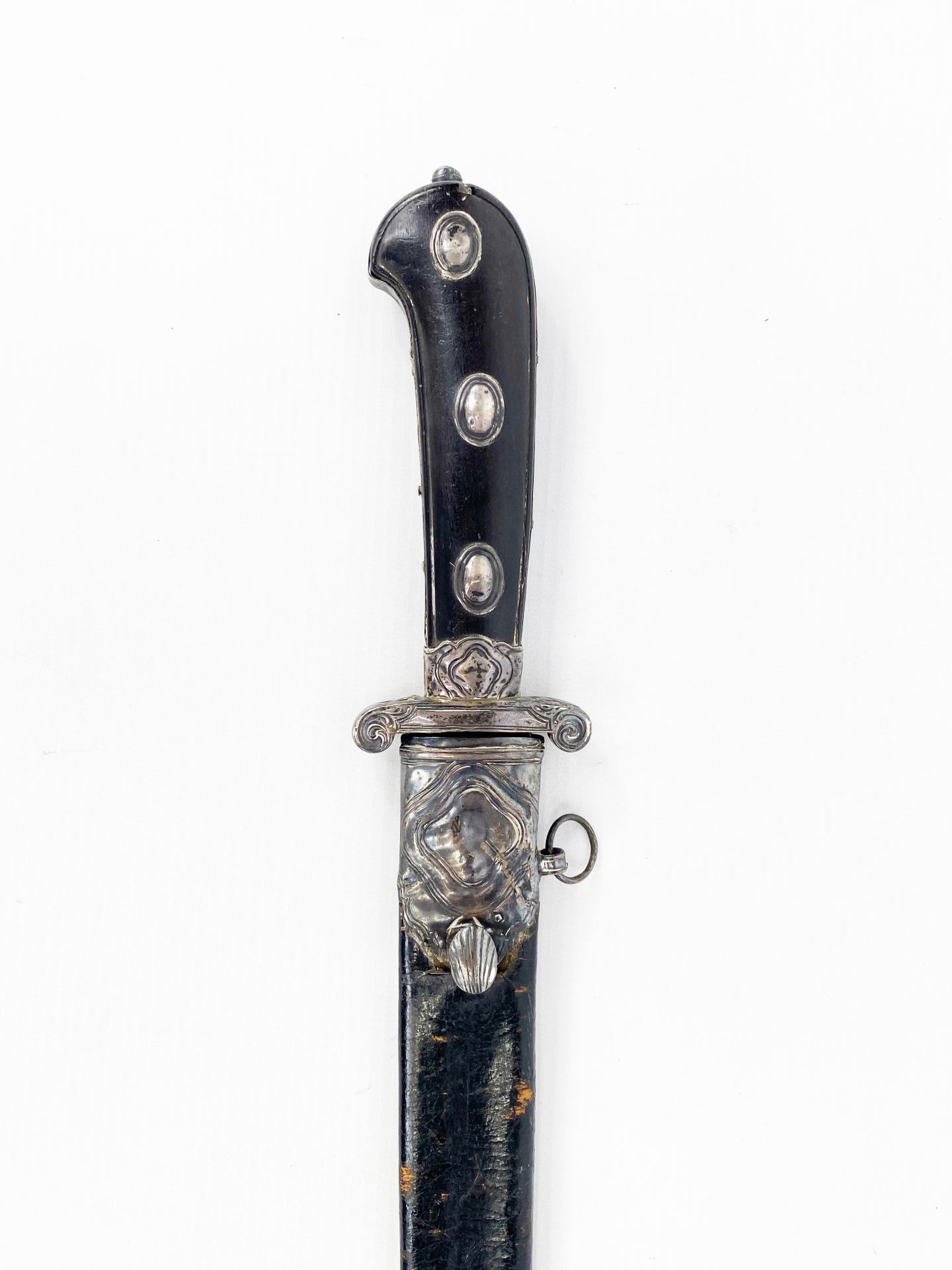 Null Jagdmesser, Epoche Louis XV.



Fassung aus Silber und geschwärztem Holz.

&hellip;