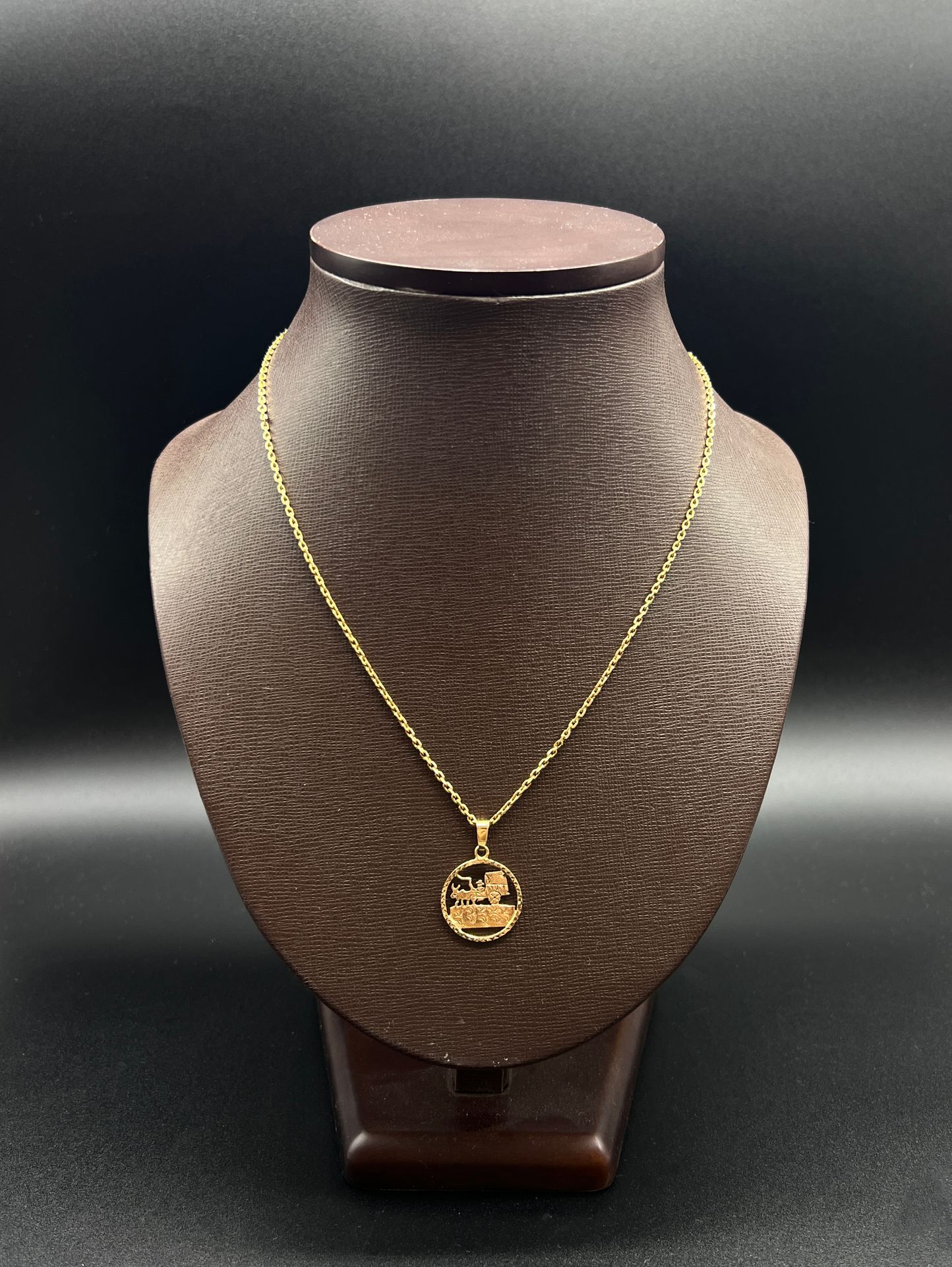 Null Pendant in yellow gold (min. 585) with a caravan and necklace in yellow gol&hellip;