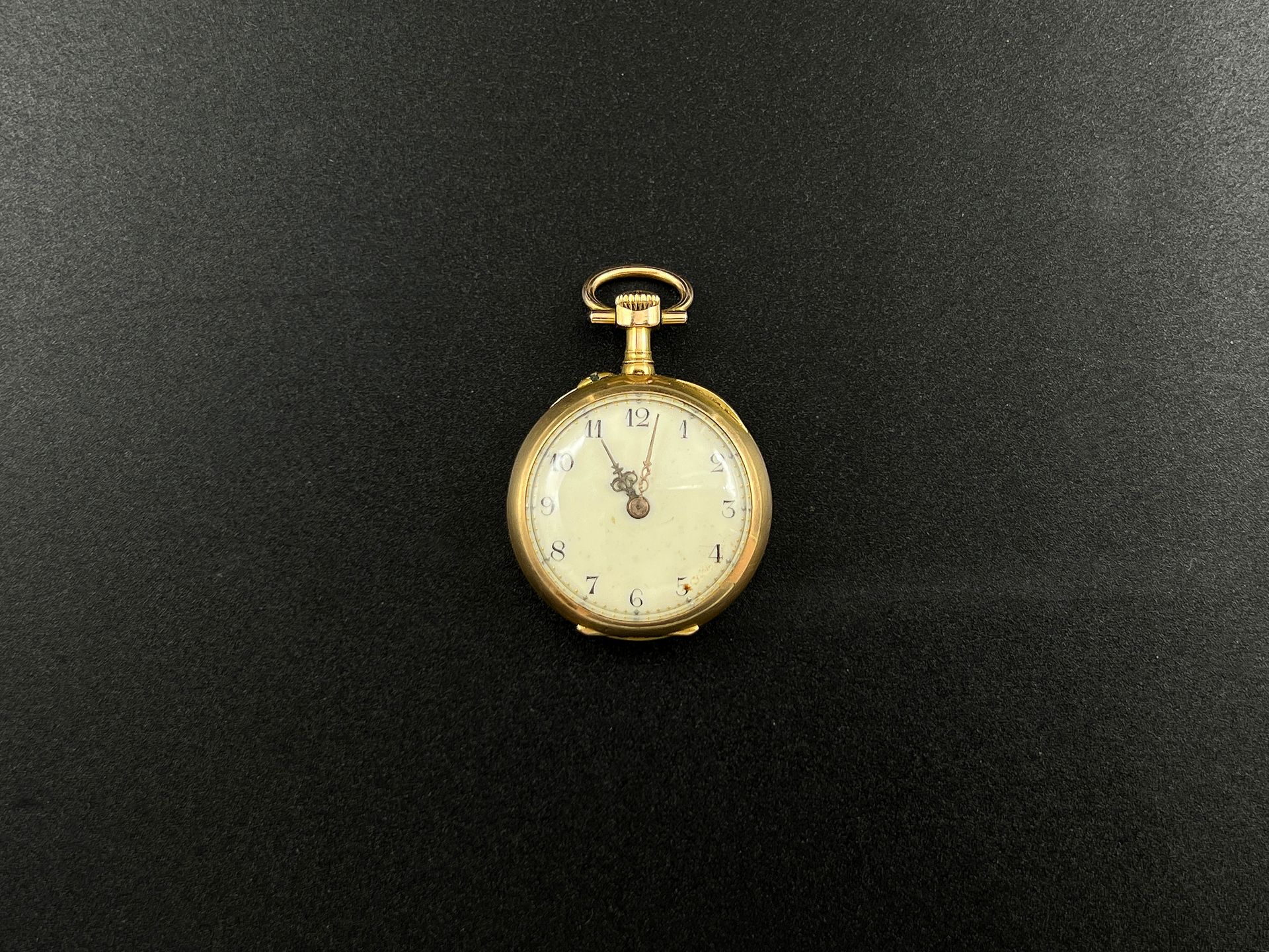 Null Reloj de cuello de oro amarillo (750).

La esfera tiene números romanos par&hellip;
