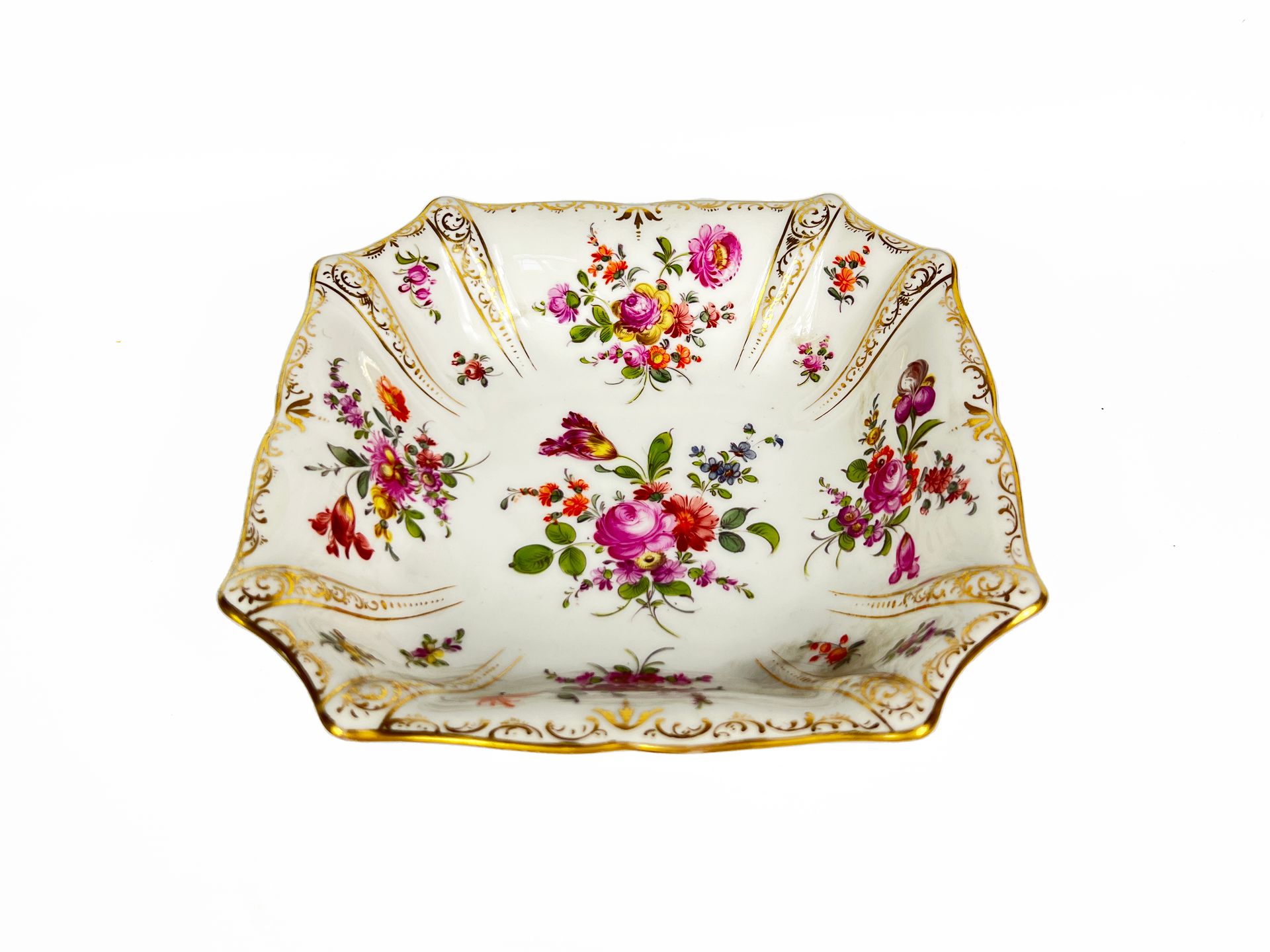 Null SAXE, XIXème siècle

Coupe à fruit à décor floral polychrome et réhauts dor&hellip;
