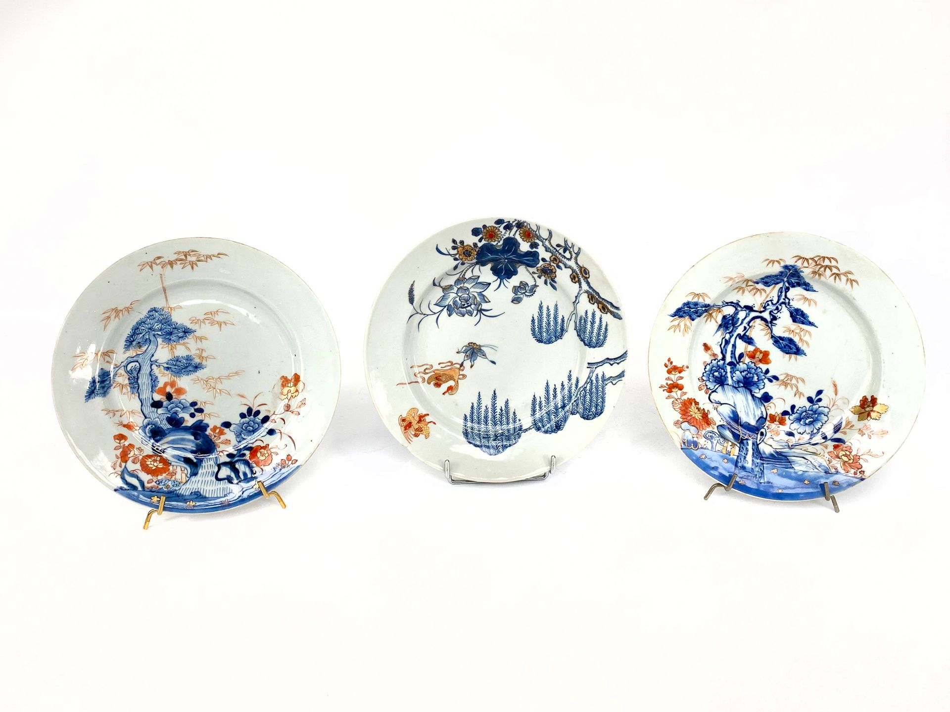 Null GIAPPONE, XX secolo

Set di 3 piatti in porcellana con decorazione floreale&hellip;