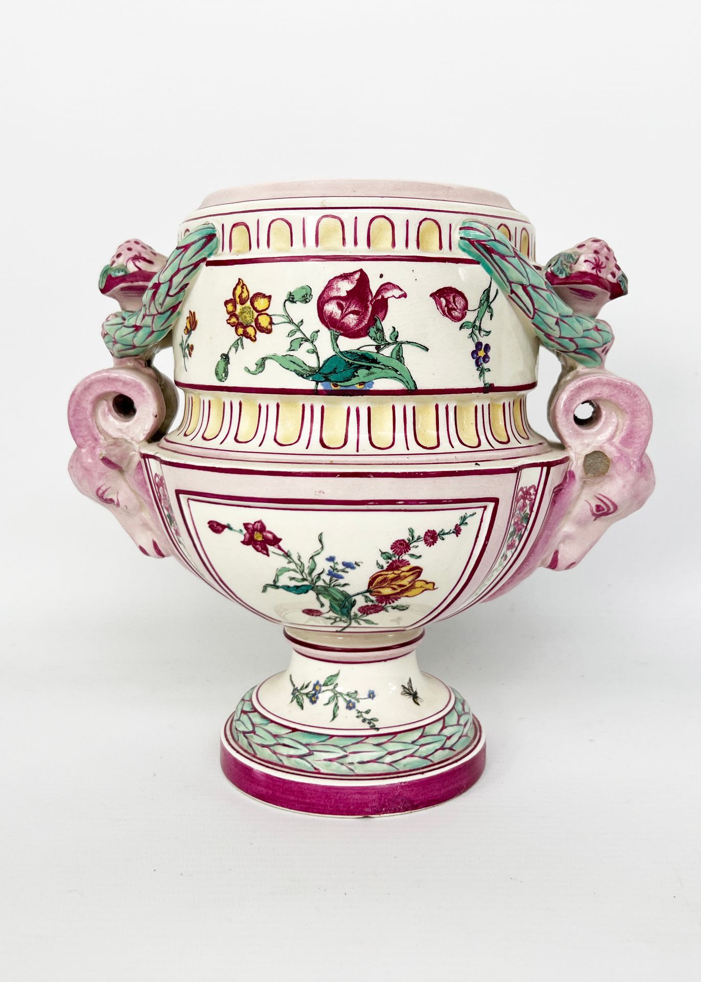 Null GIEN

Formerly covered urn, decoration "Marseille" in the neoclassical tast&hellip;