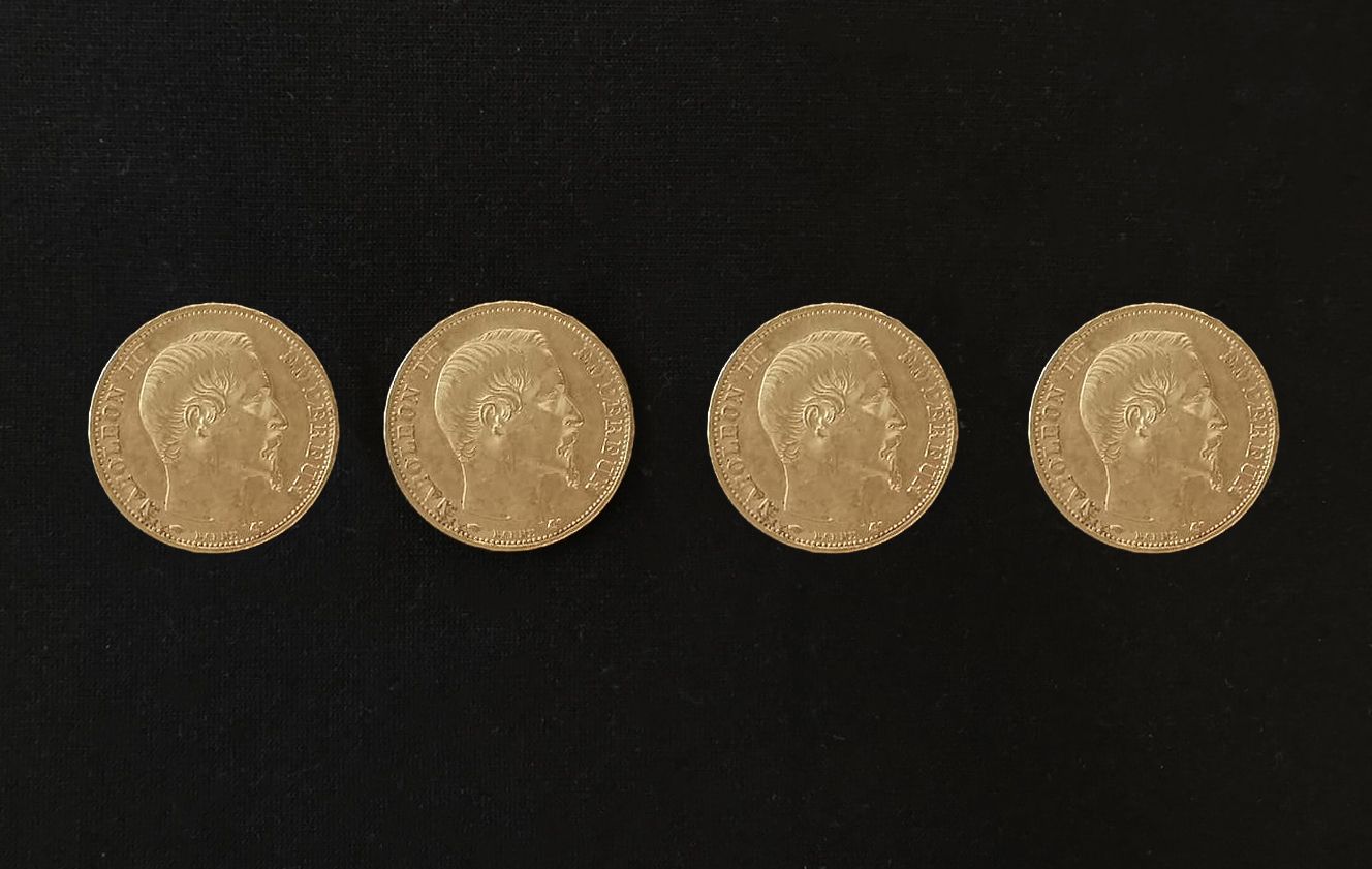 Null 一批4枚20法郎金币拿破仑三世非桂冠头像。

年份：1859年、1854年、1854年和1859年。

总重量：26.6克。