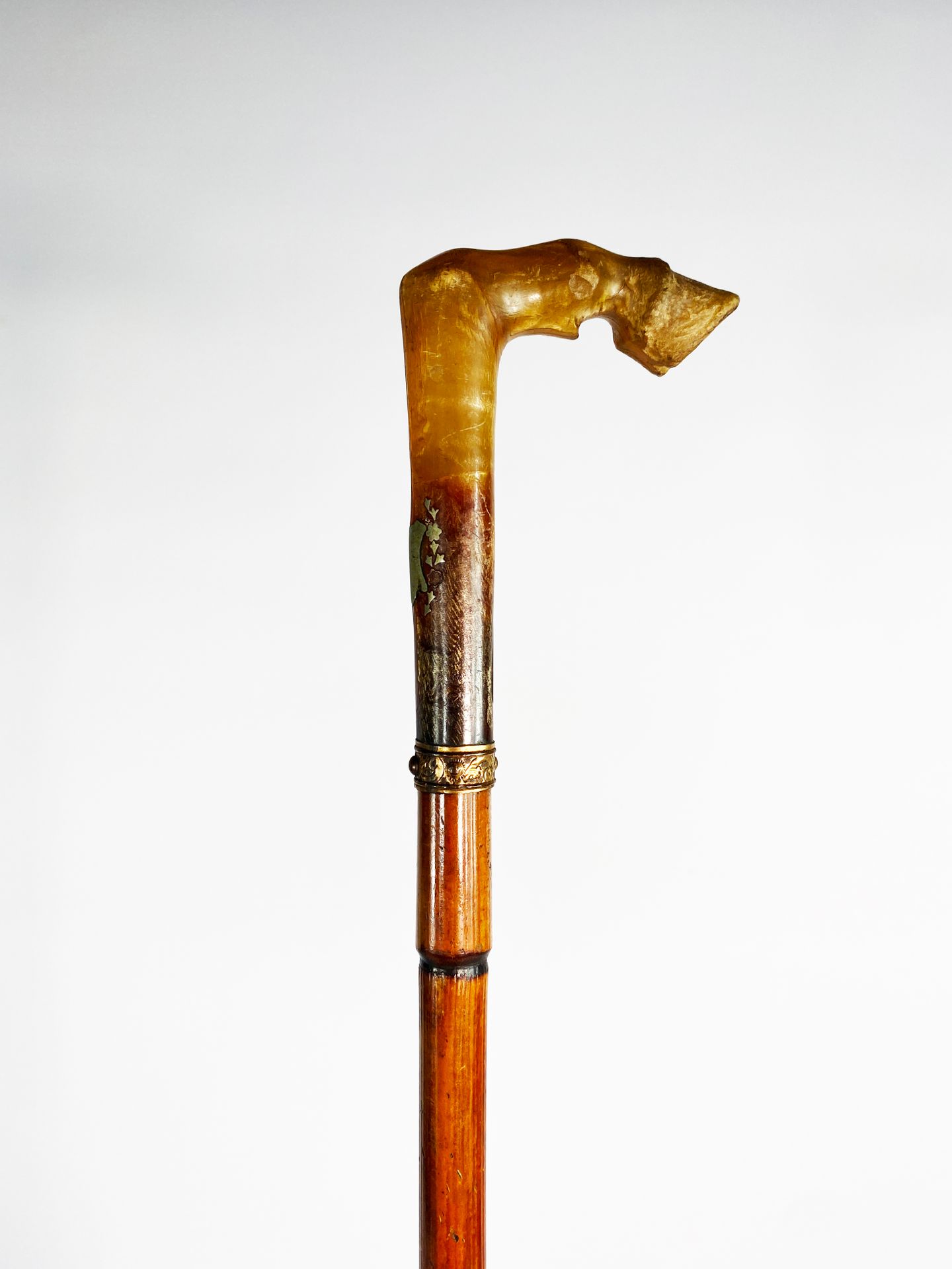 Null Canne épée vers 1840.
Manche en corne en forme de patte de cervidé enrichi &hellip;