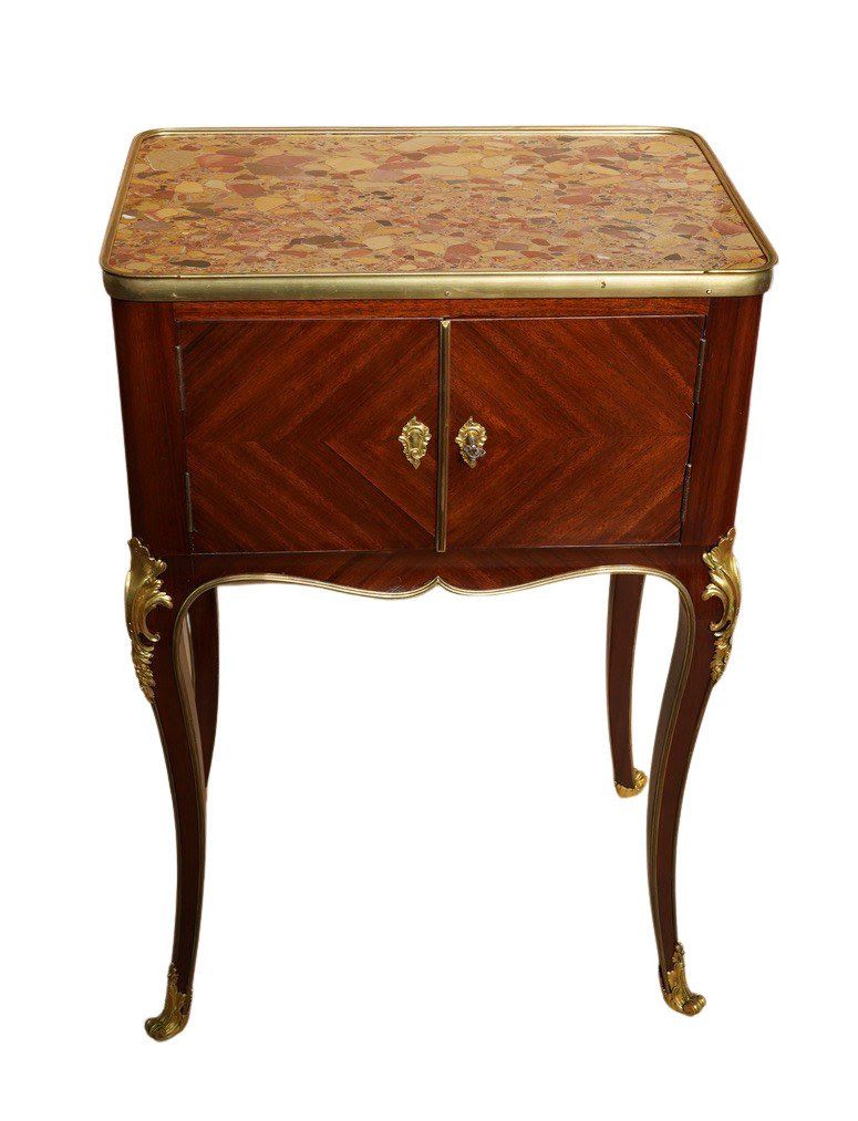 Null Henry DASSON (1825-1896)
Table de salon toute face en placage de satiné ouv&hellip;