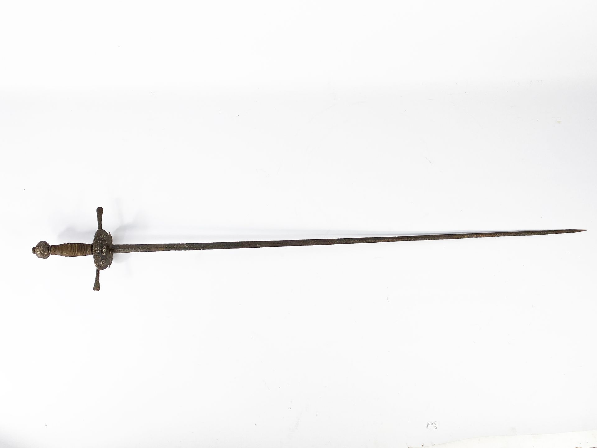 Null Épée rapière type épée de ville à la mousquetaire, époque Louis XIII.
Montu&hellip;