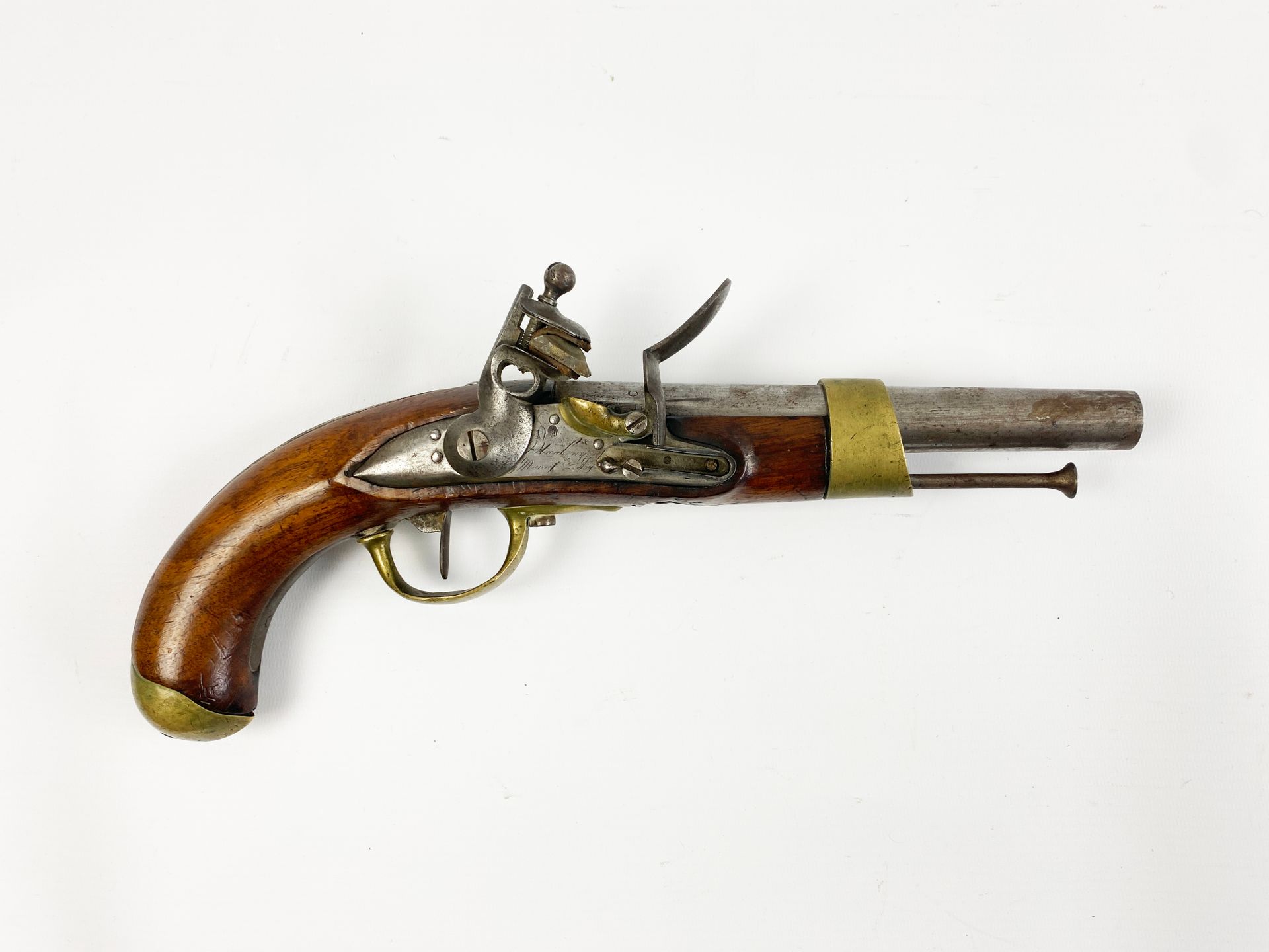 Null Pistolet d’arçon modèle AN XIII, Premier Empire.
Platine à silex de la manu&hellip;