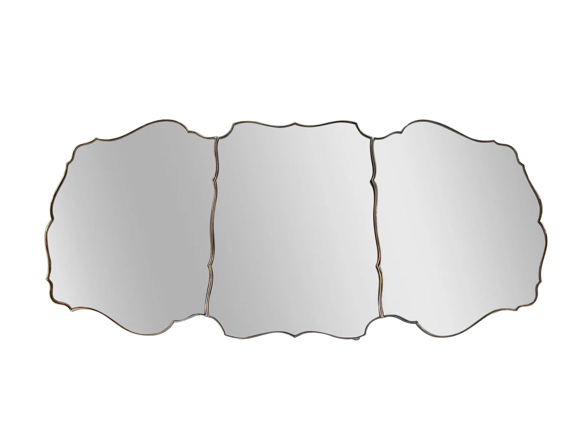 Null TRAVAIL DU XIXème siècle
Centre de table en métal argenté de forme contourn&hellip;