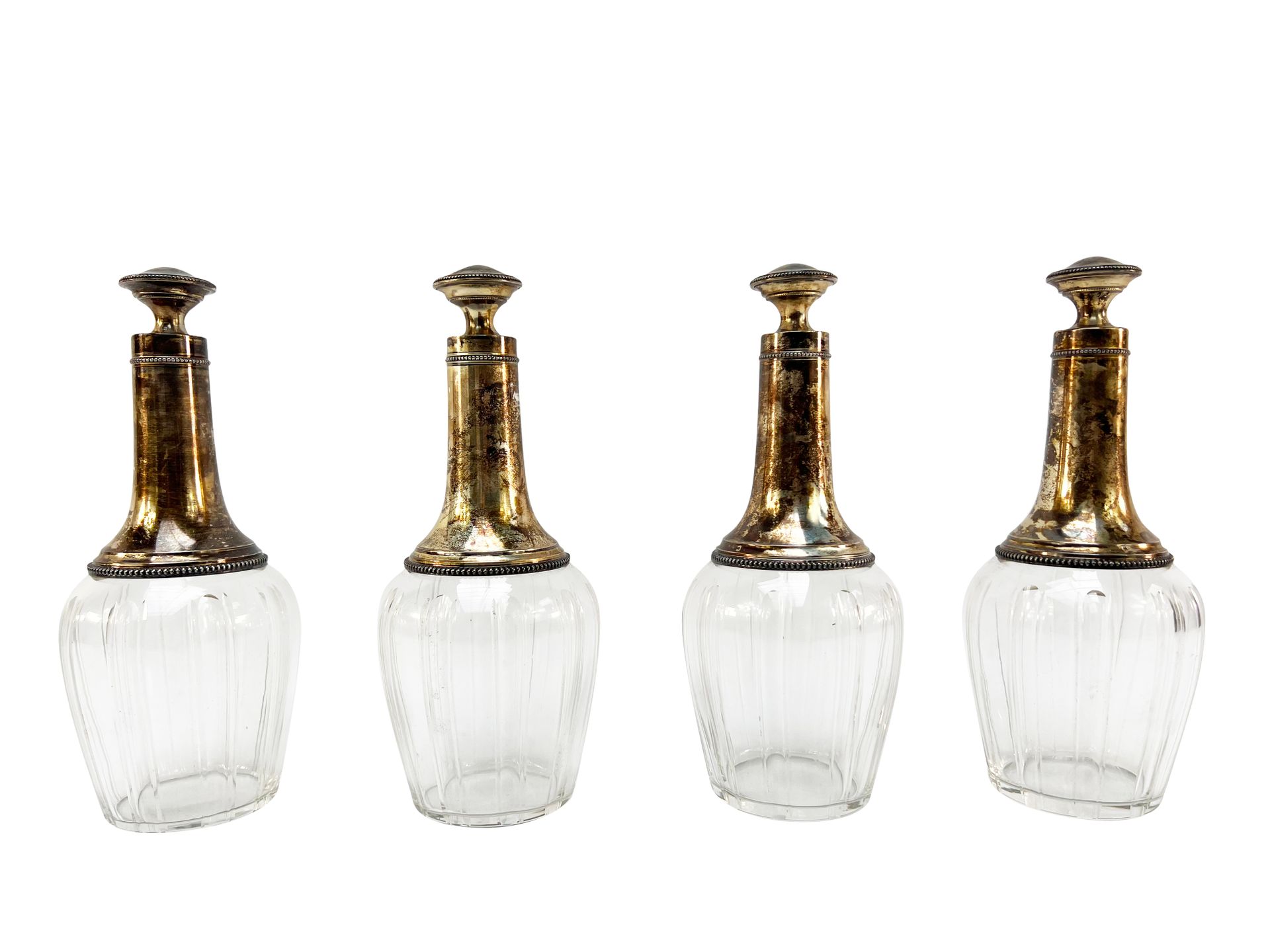 Null EMILE PUIFORCAT ( XIXème siècle )
Ensemble de 4 carafes en cristal à montur&hellip;