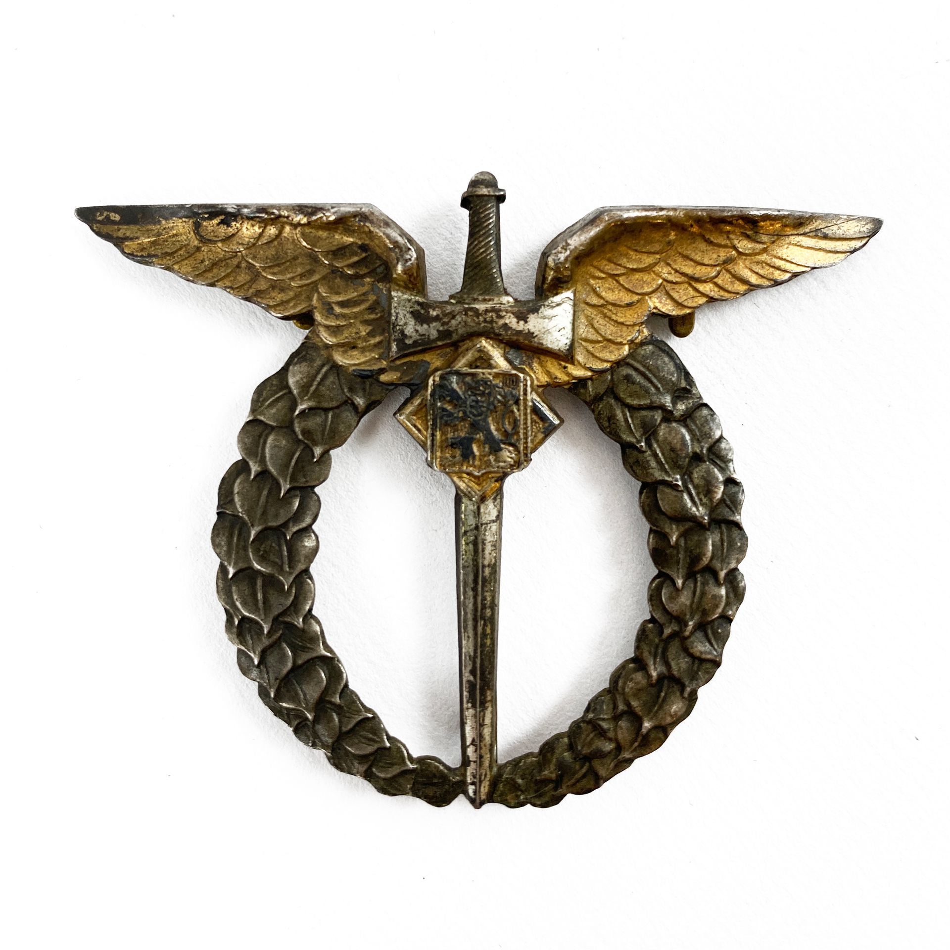 Null TCHÉQUIE
Badge de pilote d’avion avant WW2, métal doré, revers poinçonné Pr&hellip;