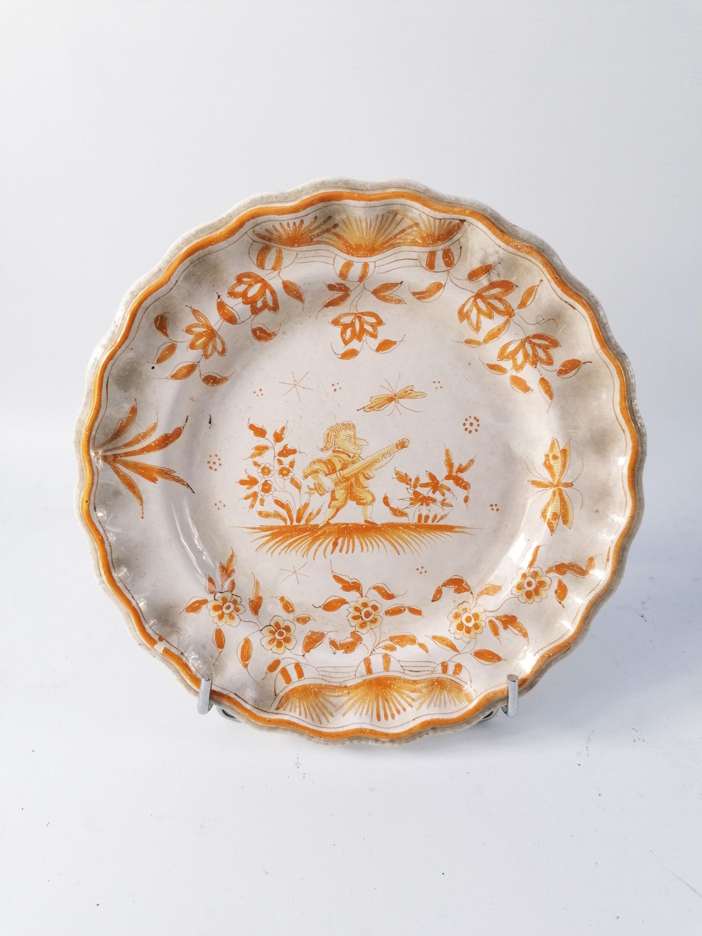 Null MOUSTIERS,
Plate of contoured form in earthenware with decoration in yellow&hellip;