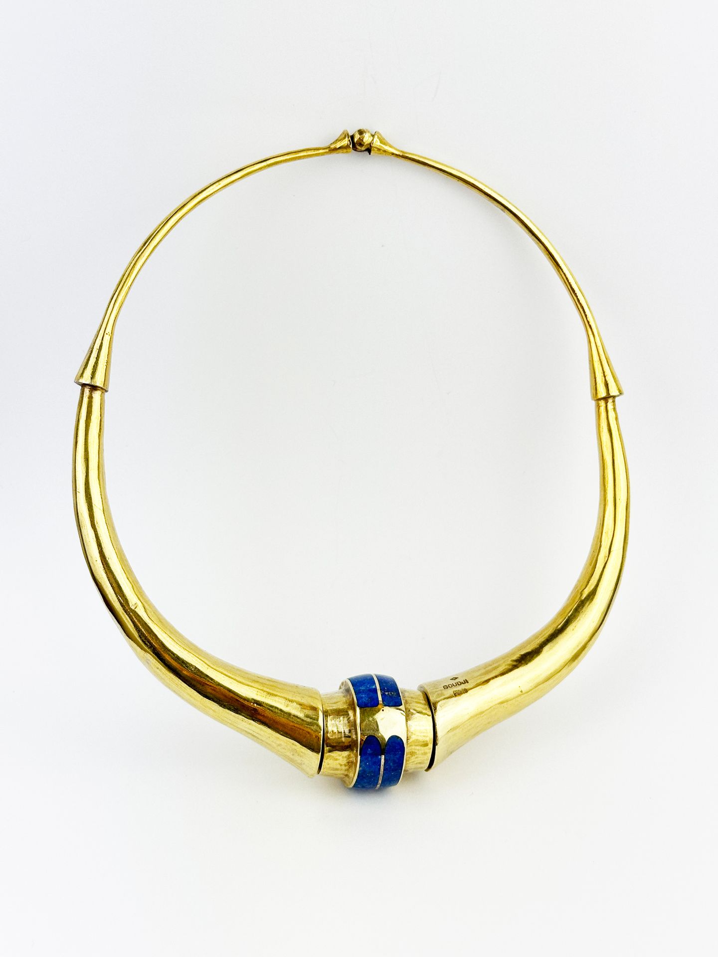 Null GOUDJI Paris
Torque necklace in vermeil (800th), centered with a barrel-sha&hellip;