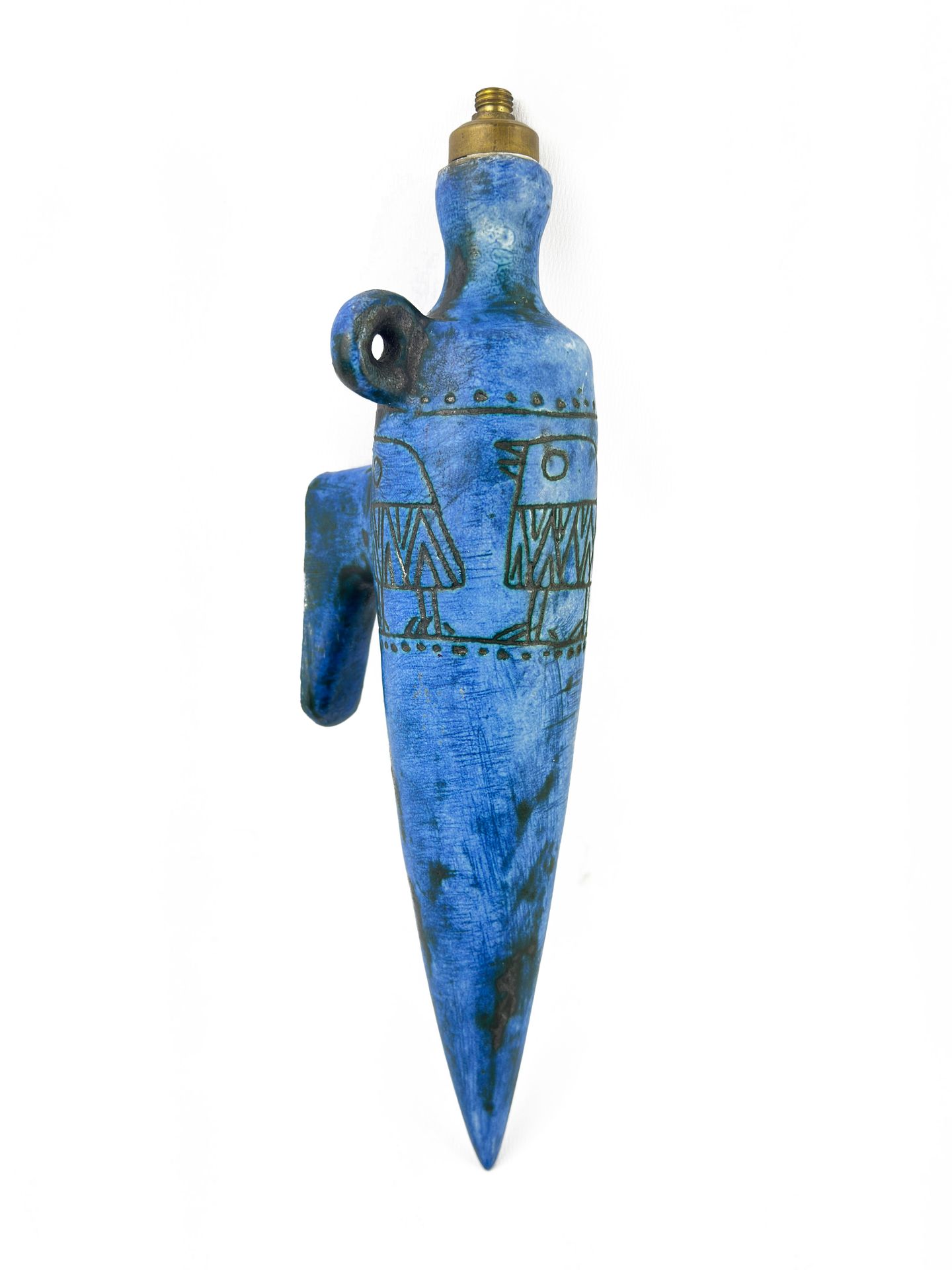 Null 雅克-布林（1920-1995 年）
蓝黑色珐琅陶瓷壁灯，双耳瓶造型，饰以飞鸟。
H.高 31 厘米

专家：罗曼-库莱