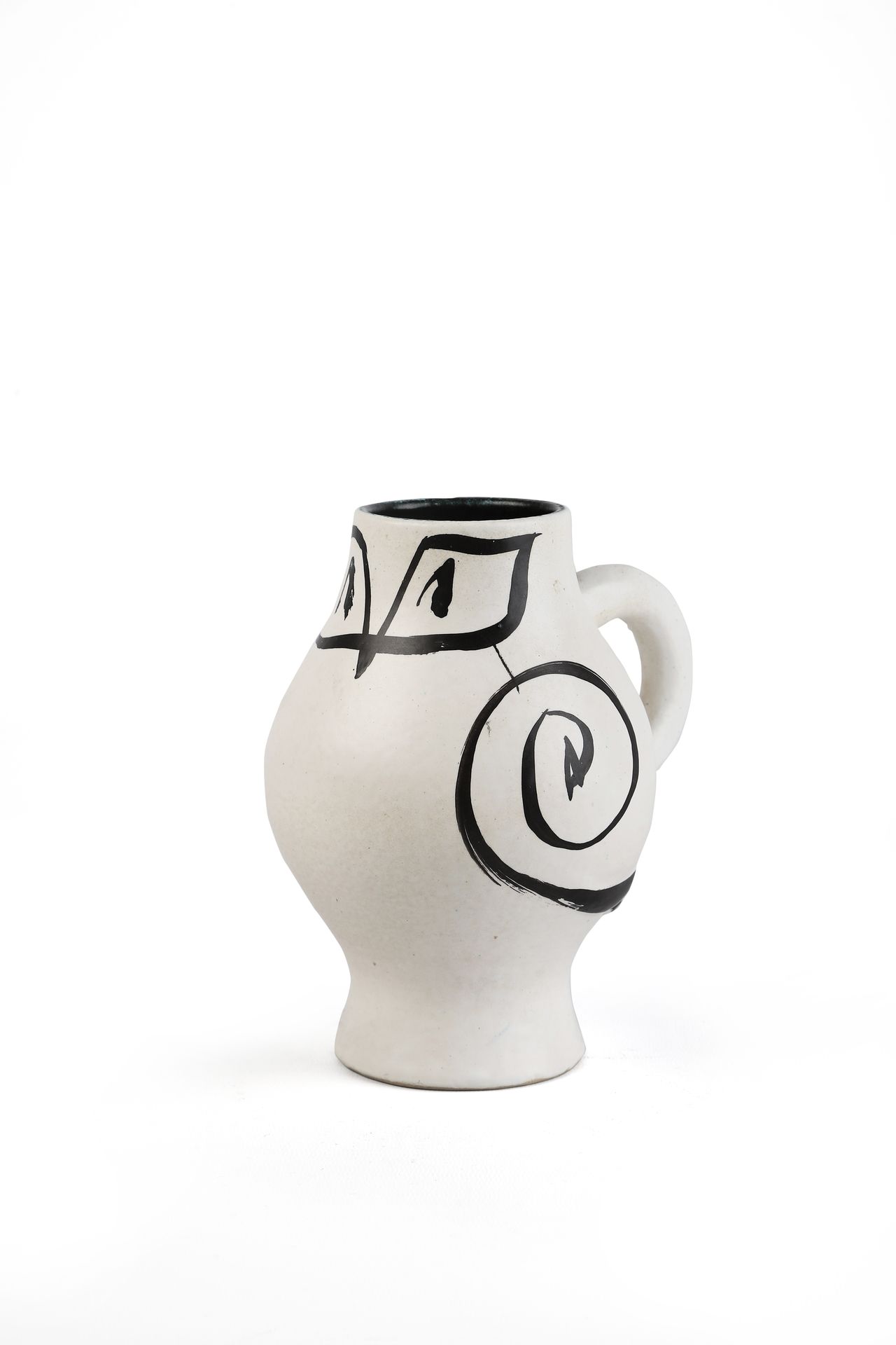 Null Georges JOUVE (1910-1964)
Chouette pitcher, circa 1952, in white glazed cer&hellip;