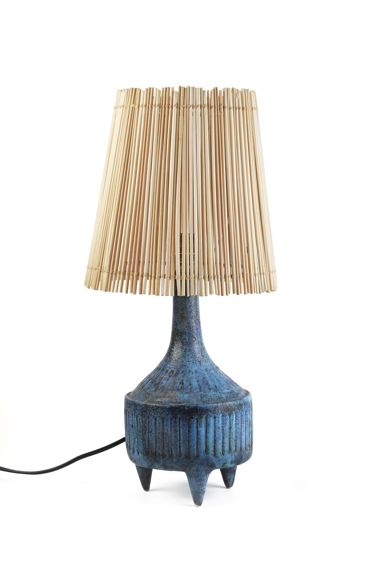 Null Jacques BLIN (1920-1995)
Lampe à poser tripode en céramique émaillée bleu e&hellip;