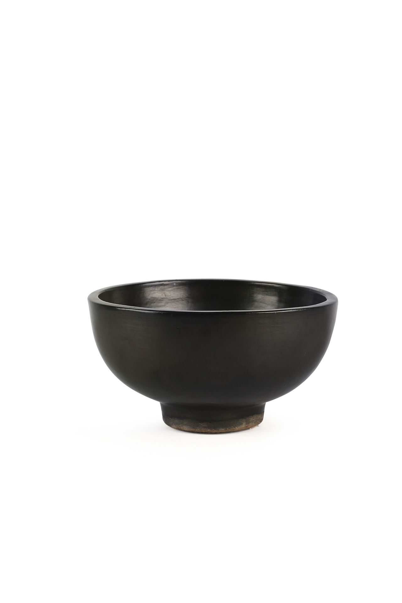 Null 乔治-儒夫（1910-1964）
脚跟杯，约 1995 年，黑色釉陶材质
底座上有签名 Jouve 和艺术家字母标记。
H.高：13.5 厘米。深：2&hellip;