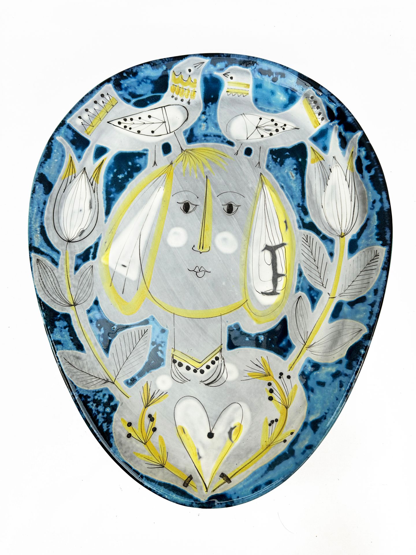 Null 罗杰-卡普隆（1922-2006）
大盘，约 1950 年，名为 "femme aux oiseaux"，卵圆形，蓝、黄、灰色釉面陶瓷。
背面有卡普隆&hellip;