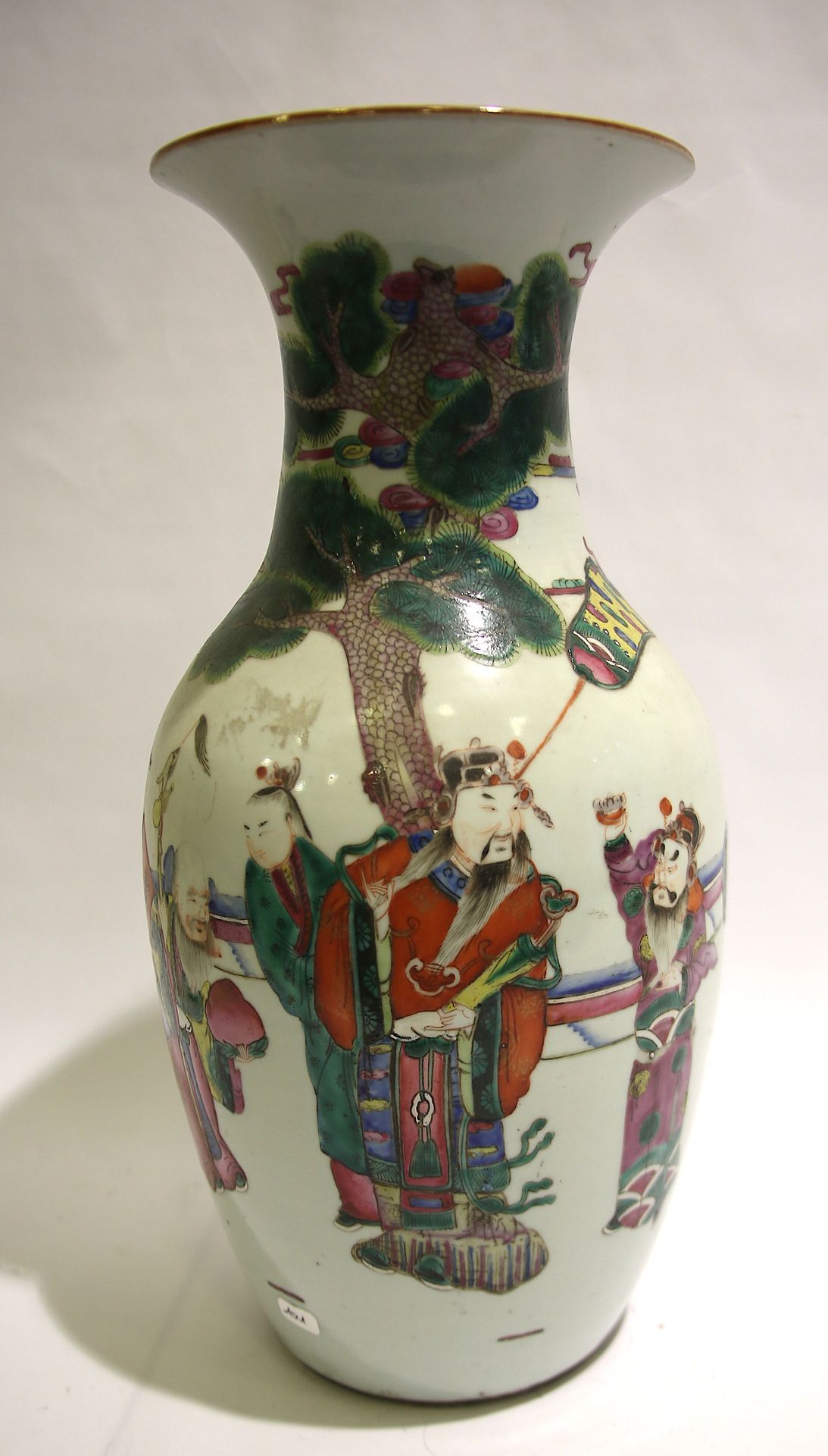 Null 
Vase en porcelaine, la panse ovoide.

Chine, début XXe siècle. ( percé).

&hellip;