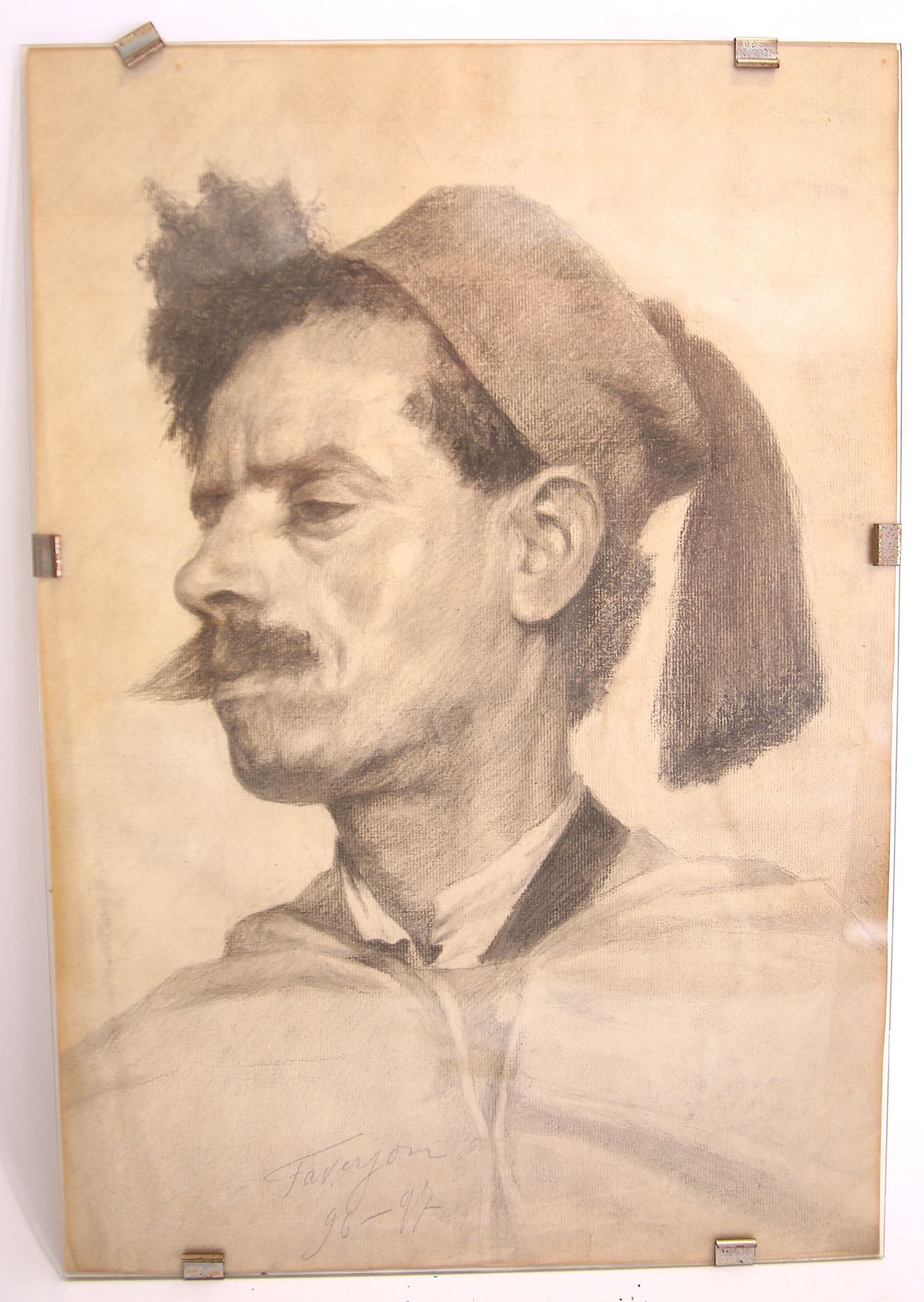Null 
FAVERJON （19世纪末）。

"穿戴费兹的人的肖像"。
纸上铅笔，左下方签名。
日期为1896年1897年
尺寸：45 x 31厘米（玻璃下&hellip;