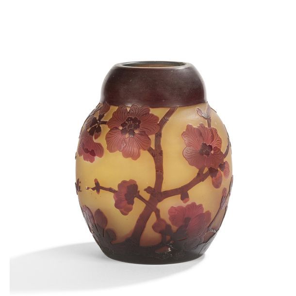 Null ÉTABLISSEMENTS GALLÉ (1904-1936) 
Fleurs de cognassier 
Vase ovoïde à col b&hellip;