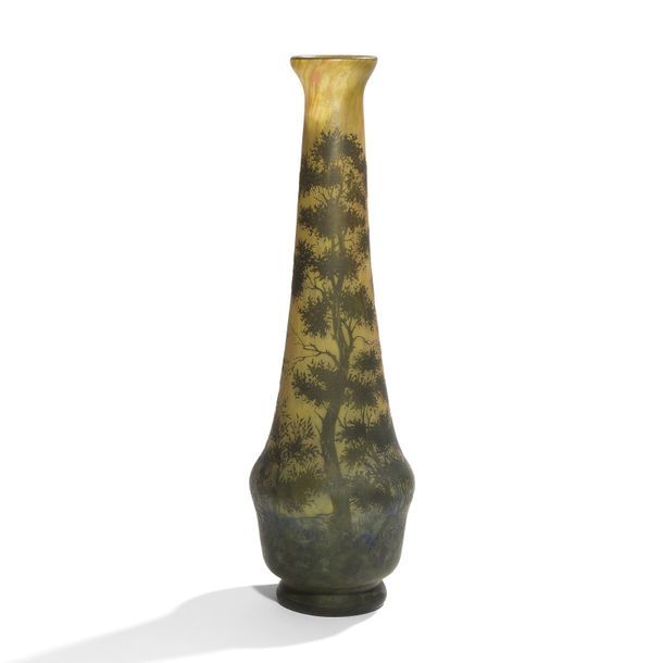 Null DAUM NANCY 
Paysage forestier 
Important vase piriforme sur talon à haut co&hellip;