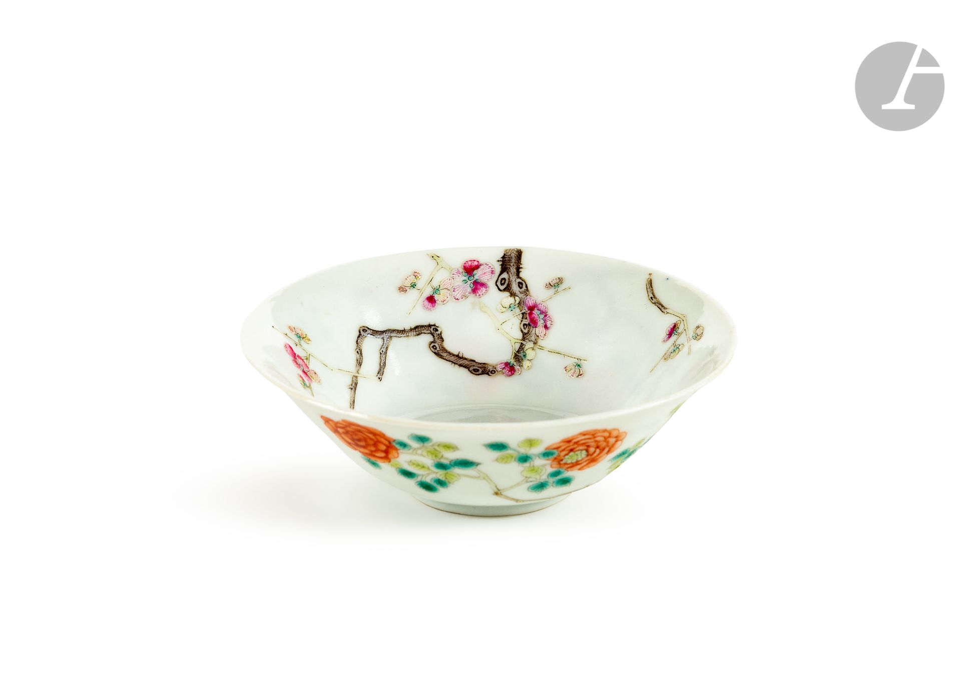 Null Ciotola in porcellana policroma in miniatura con decorazione floreale, Cina&hellip;