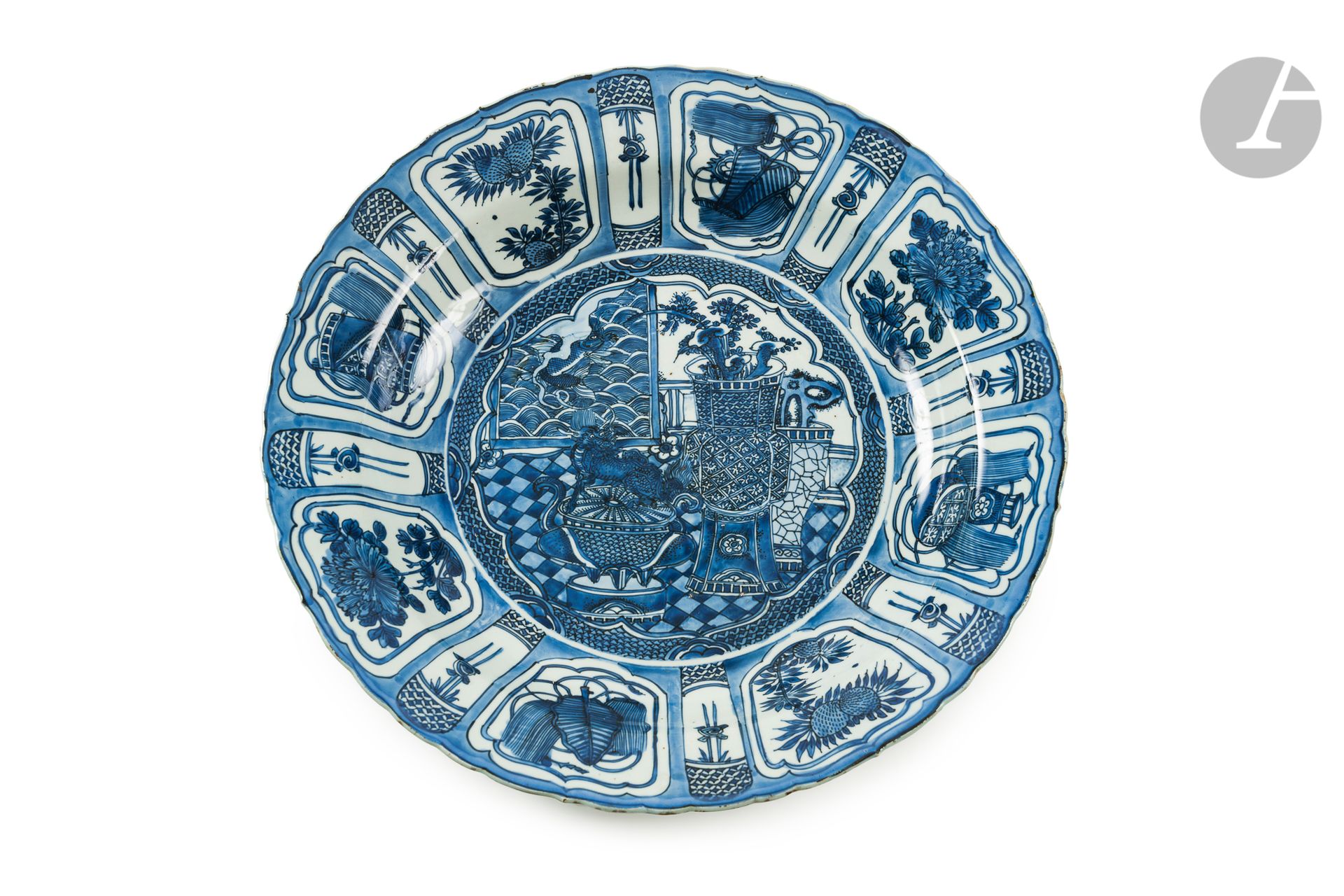 Null Gran plato de porcelana azul cobalto bajo vidriado conocido como Kraak, Chi&hellip;