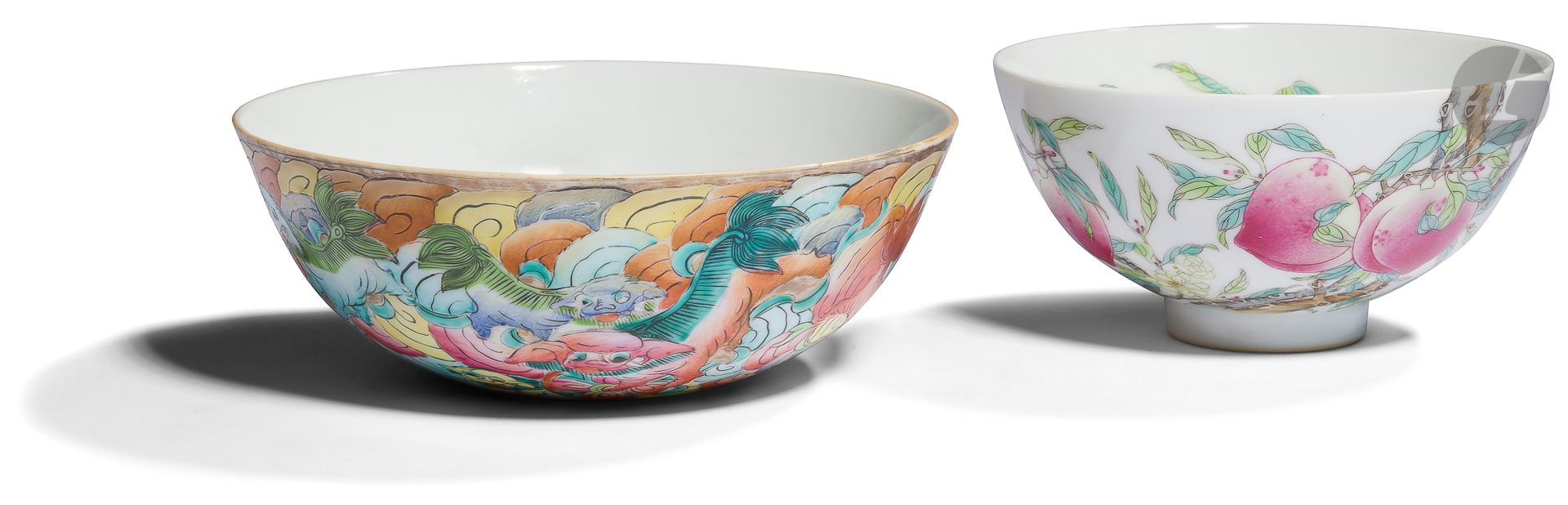 Null 瓷碗两件，
中国彩绘蝙蝠、寿桃和云间石
。
 
直径：13.4和16.8厘米
拍品由波蒂埃公司提供