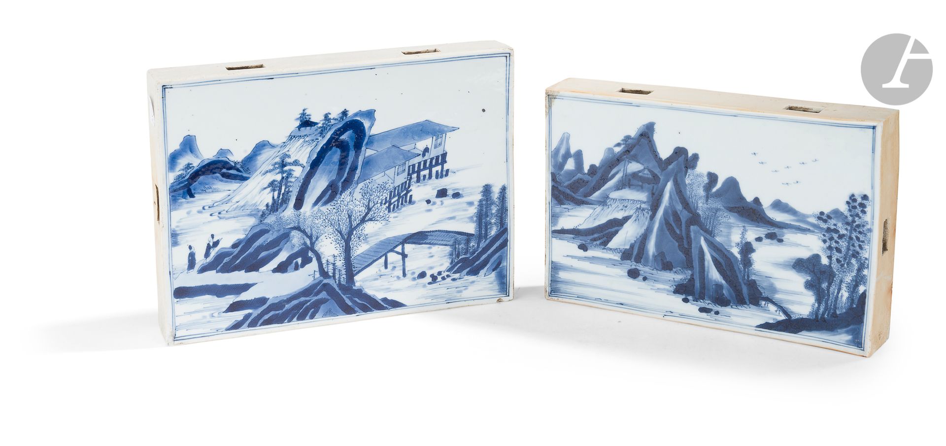 Null Dos biombos rectangulares de porcelana azul y blanca bajo vidriado, China, &hellip;