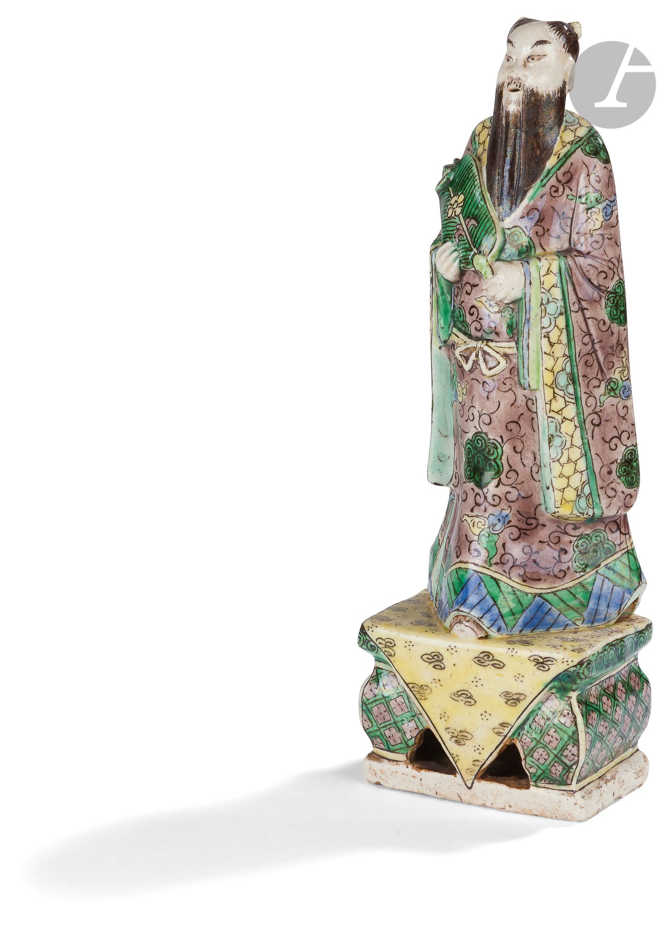 Null Statuette d’un immortel debout en porcelaine émaillée, Chine, XVIIIe siècle&hellip;