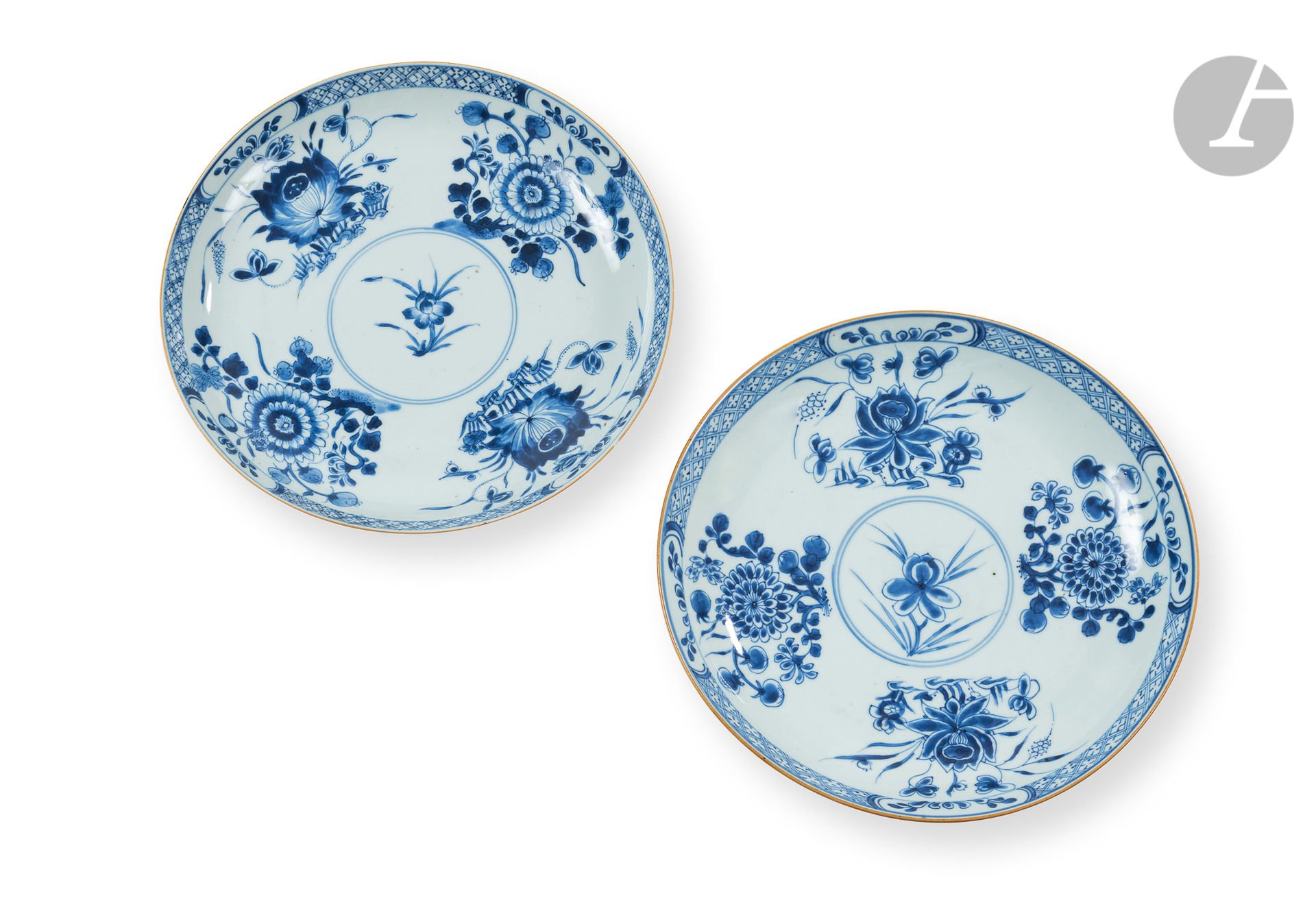 Null Deux assiettes en porcelaine bleu et blanc, Chine pour l’exportation, XVIII&hellip;