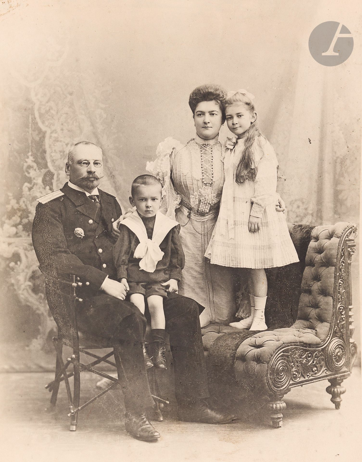 Null Insieme di fotografie relative alla famiglia VOEVODSKY1
) Il tenente colonn&hellip;