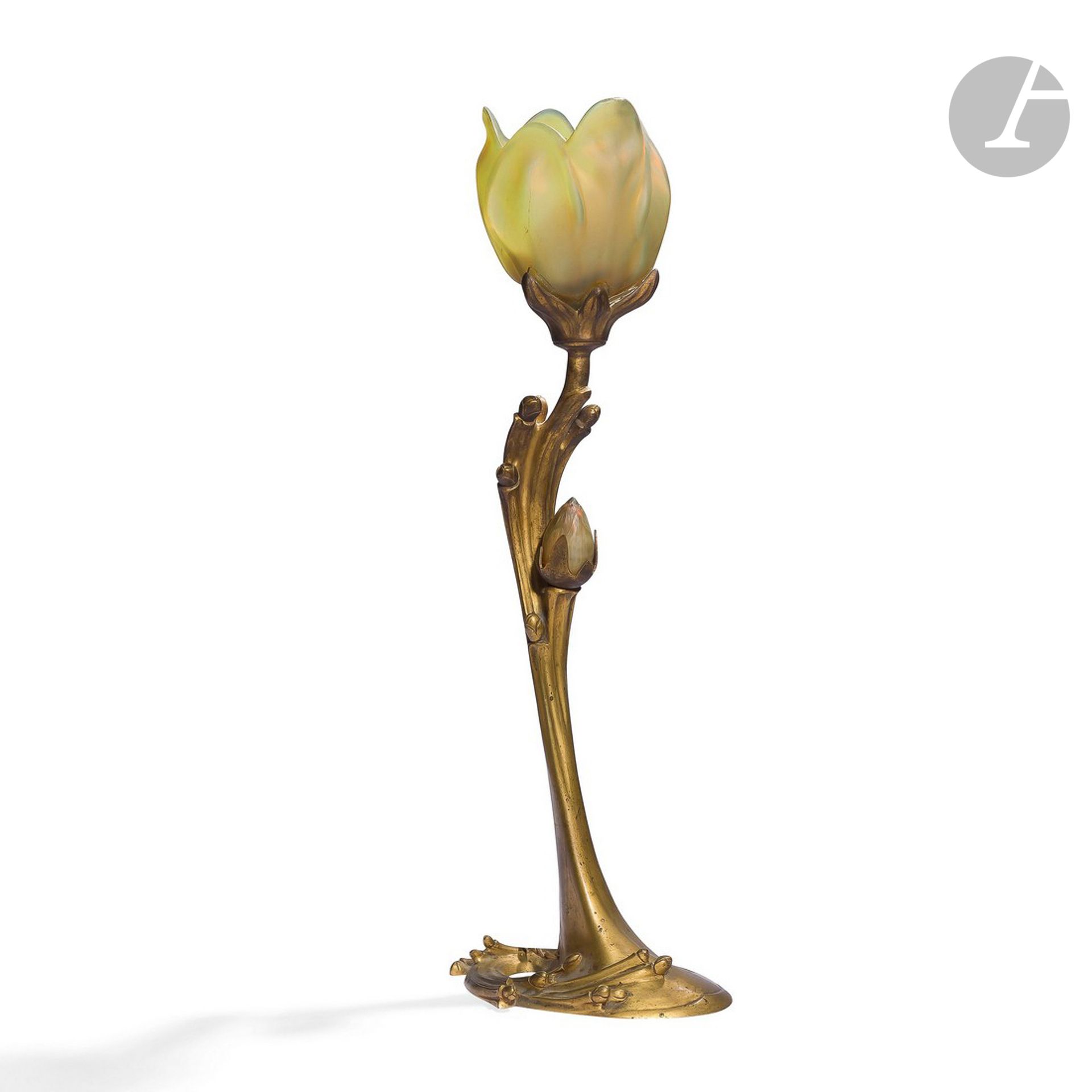 Null 
LOUIS MAJORELLE (1859-1926) & DAUM NANCY

Branche de magnolia en fleur et &hellip;