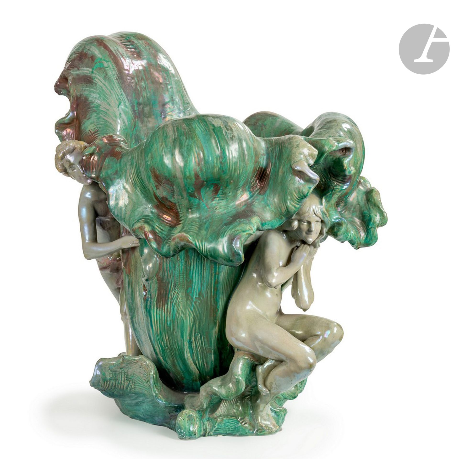 Null 
新艺术主义时期的作品

这两个来源，大约在1900年

壮观的花瓶或罐子；两个仙女被处理成圆形。

多色珐琅彩陶瓷证明，具有丰富的金属和彩虹色效果。&hellip;