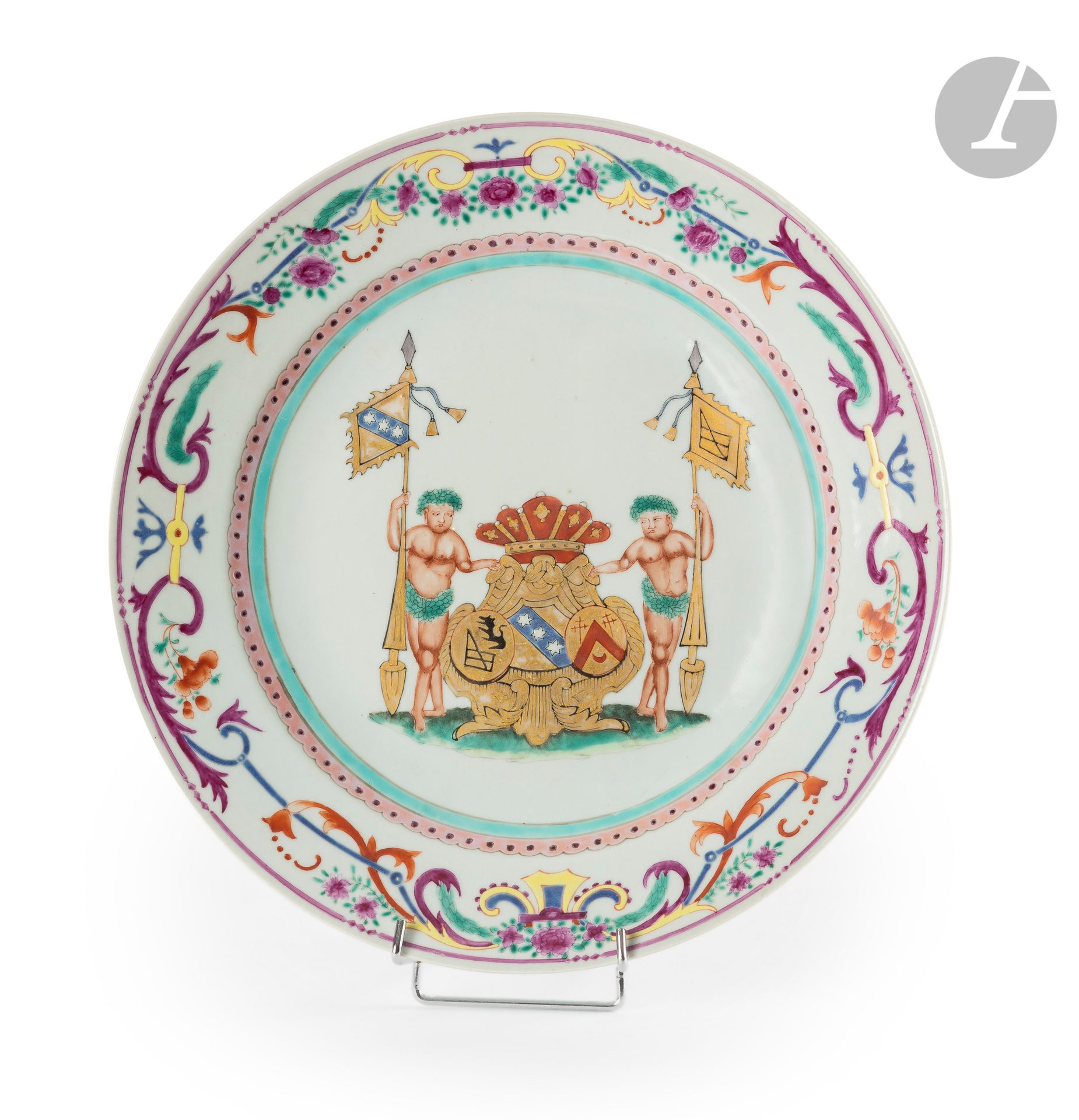 Null 
China

Plato redondo de porcelana con decoración policromada en esmaltes d&hellip;