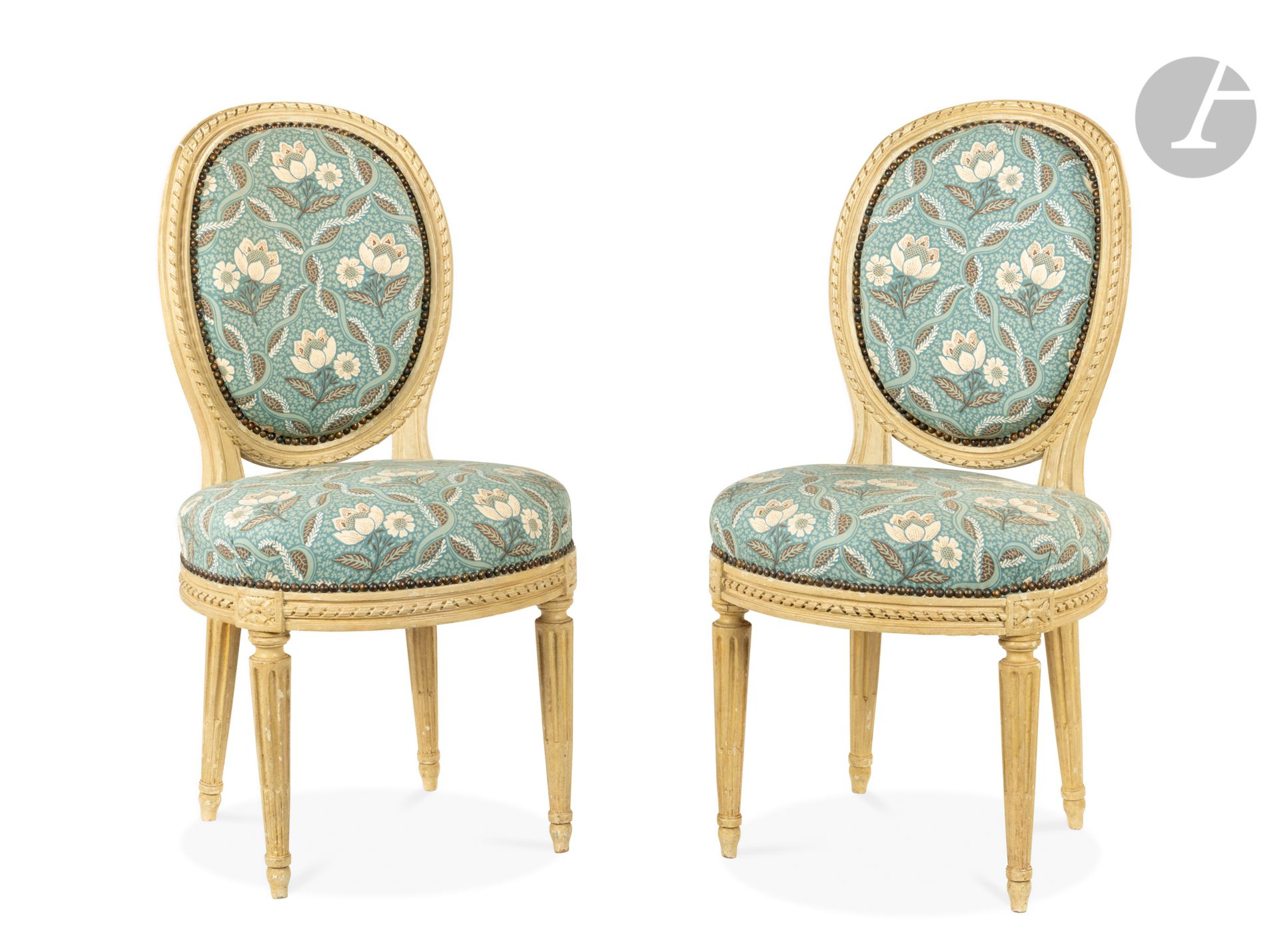 Null A pair of painted beechwood chairs, the circular seat and the medallion bac&hellip;