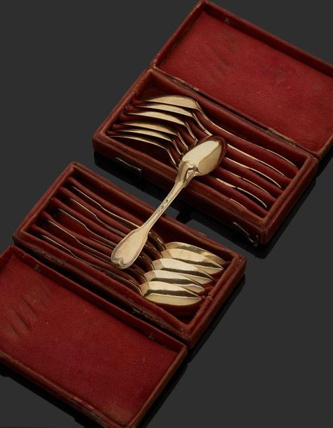 Null PARIS 1786
A set of twelve small spoons in vermeil
Master silversmith: Pier&hellip;