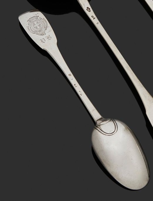 Null 
SAINT-MALO 1730 - 1732



银质炖勺，单平款，铲子上刻有纹章，上面有伯爵冠，两个哥特式后字。



1717年收到约瑟夫二世&hellip;