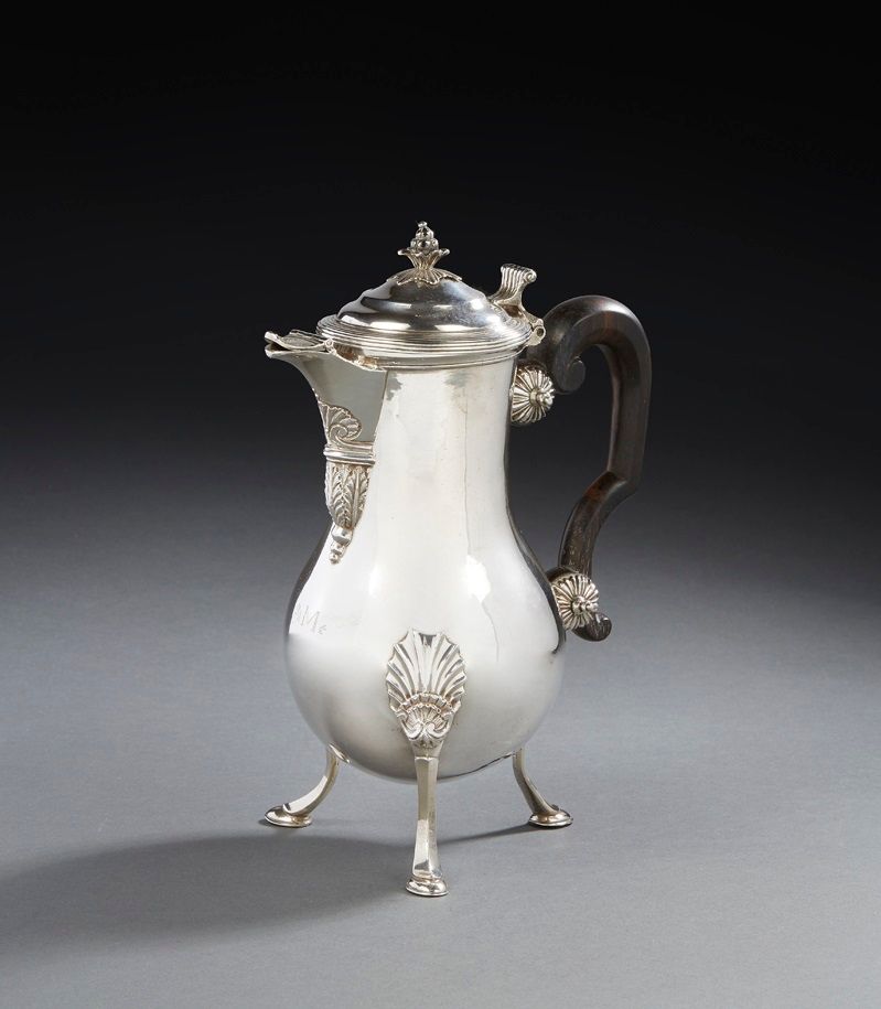 Null DÔLE 1768
A coffee pot in silver
Master silversmith: Étienne-François RENAR&hellip;