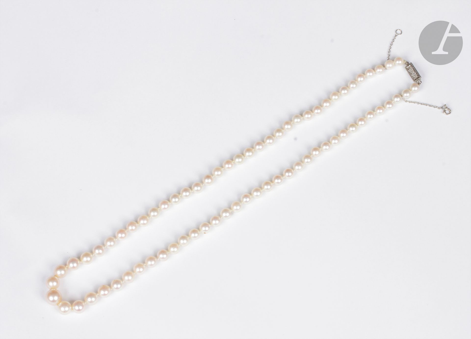 Null Collier de perles de culture en chute, fermoir en or gris 18K (750) agrémen&hellip;