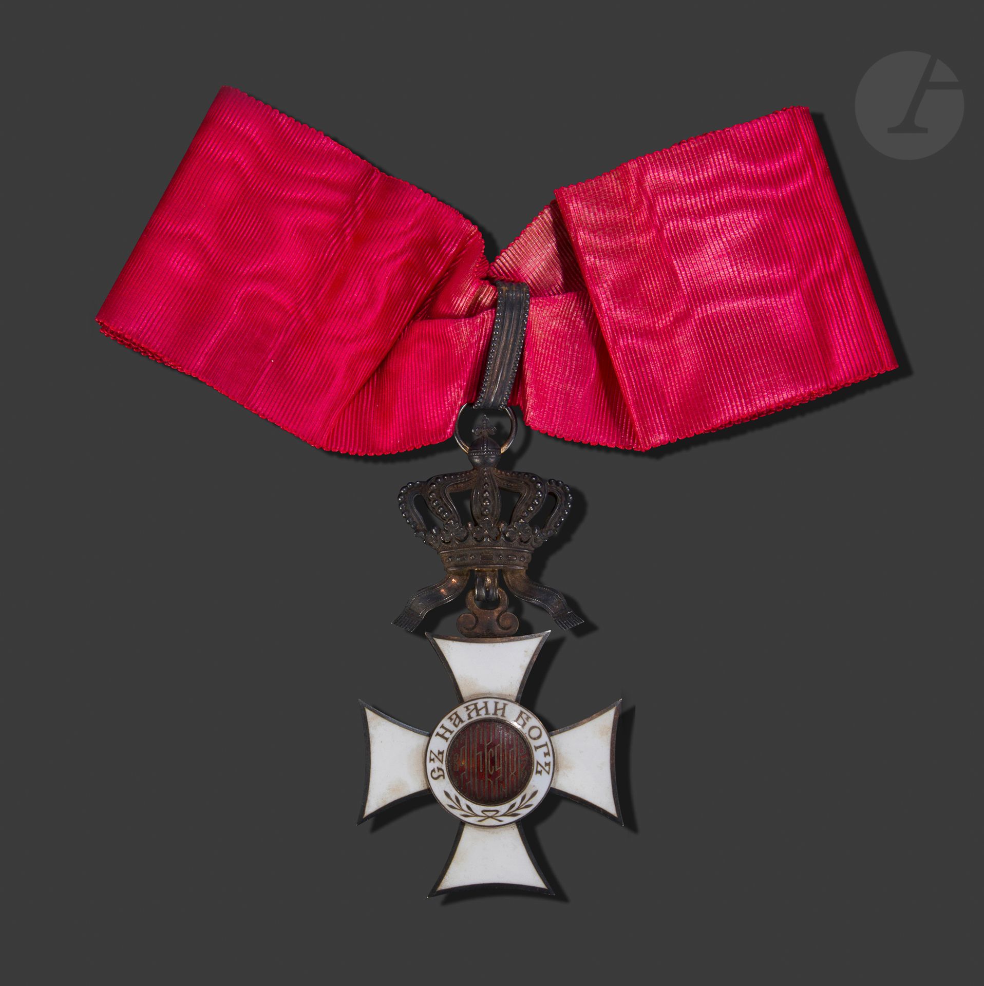 Null 保加利亚
圣亚历山大勋章
指挥官十字勋章。
鎏金（待清洗）和珐琅。Tie.
90 x 49 mm - 毛重：48 g在
它的箱子里的房子A.克雷特利印&hellip;