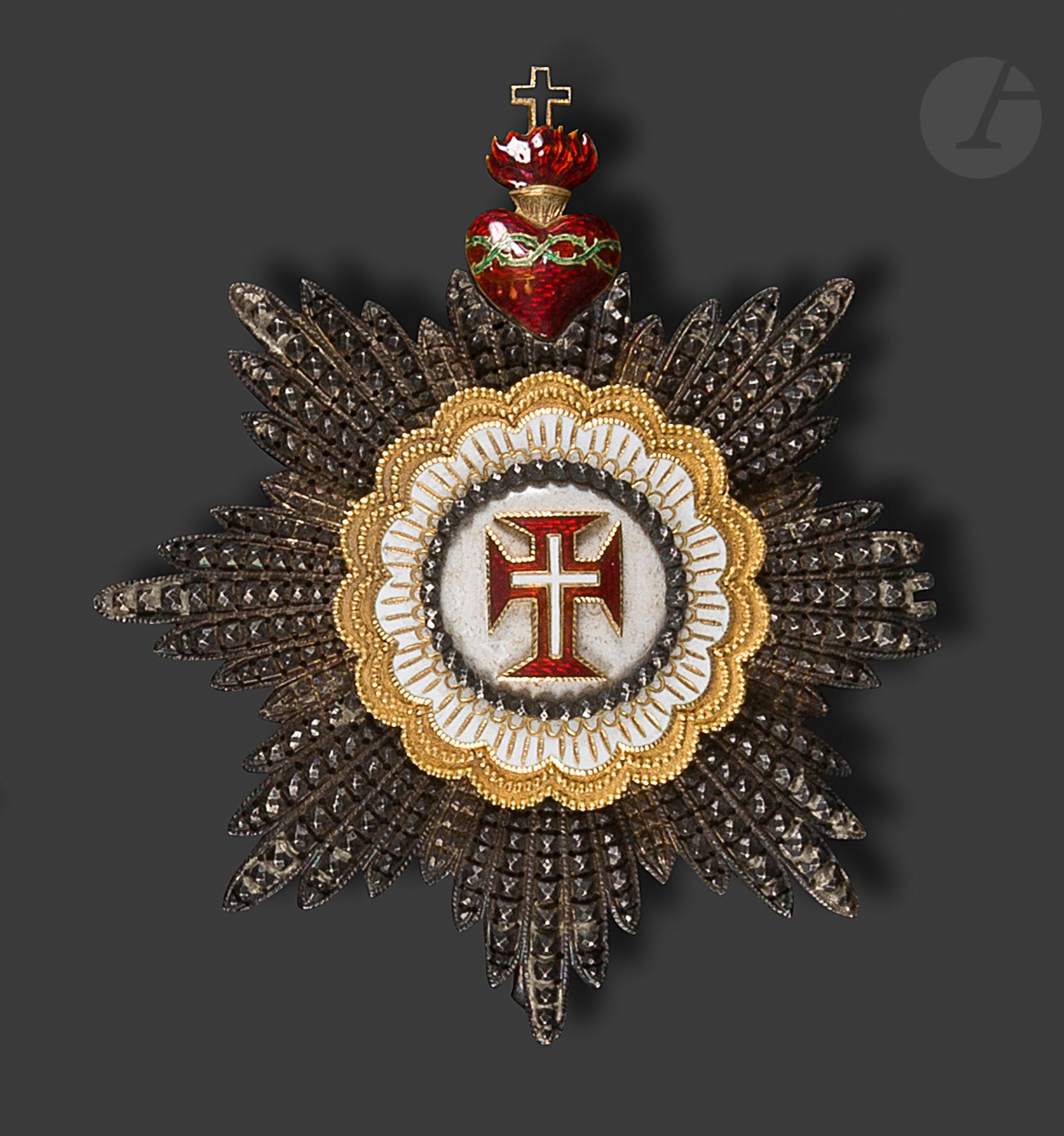 Null 葡萄牙
基督勋章
：

一套银质大十字架，带钻石点，穿孔（切割，缺两点）。中心为珐琅金和银。
82 x 72 mm - 毛重：31,9 gB
。
