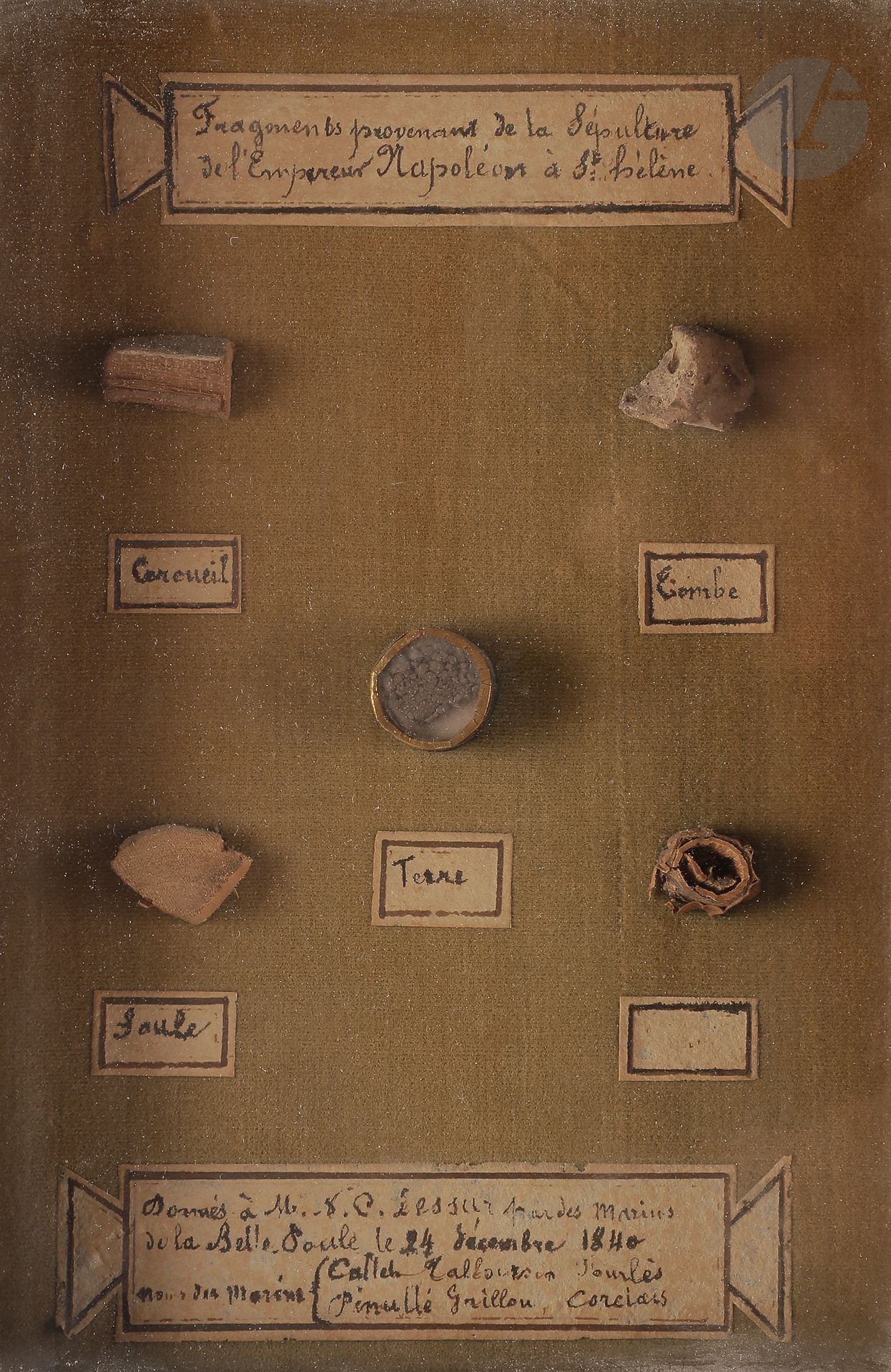 Null SOUVENIRS DU RETOUR DES CENDRES 
Cinq fragments provenant de la sépulture d&hellip;