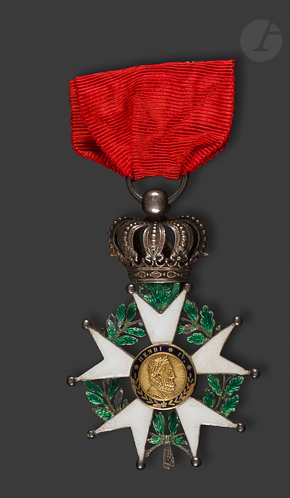Null 法国
荣誉军
团
勋章
七月君主制时期的骑士之星。
银、金和珐琅（碎片）。丝带。
65 x 46 mm - 毛重：21 gB
。
出处：René JO&hellip;