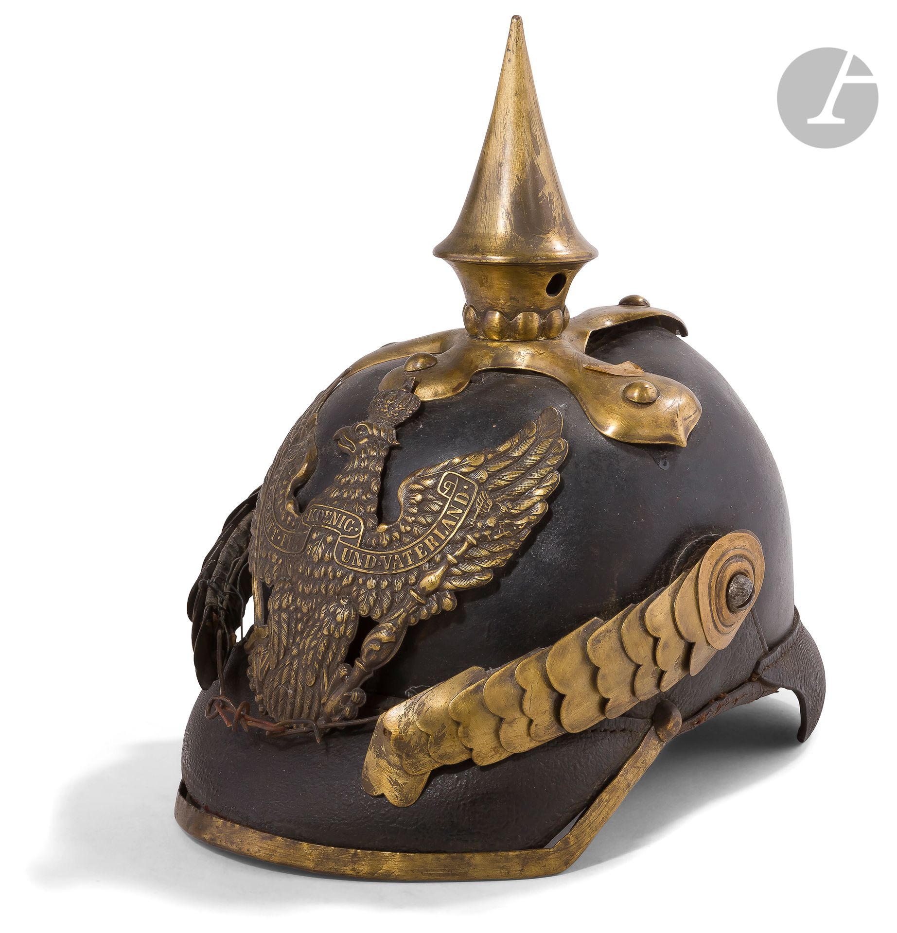 Null 普鲁士龙型头盔，型号为1860。
皮革炸弹。带鹰的盘子。点在三叶草底座上。鳞次栉比的颏带。铜带和护颈。鸡冠花，内部皮帽。
E.M.（事故，失踪）。