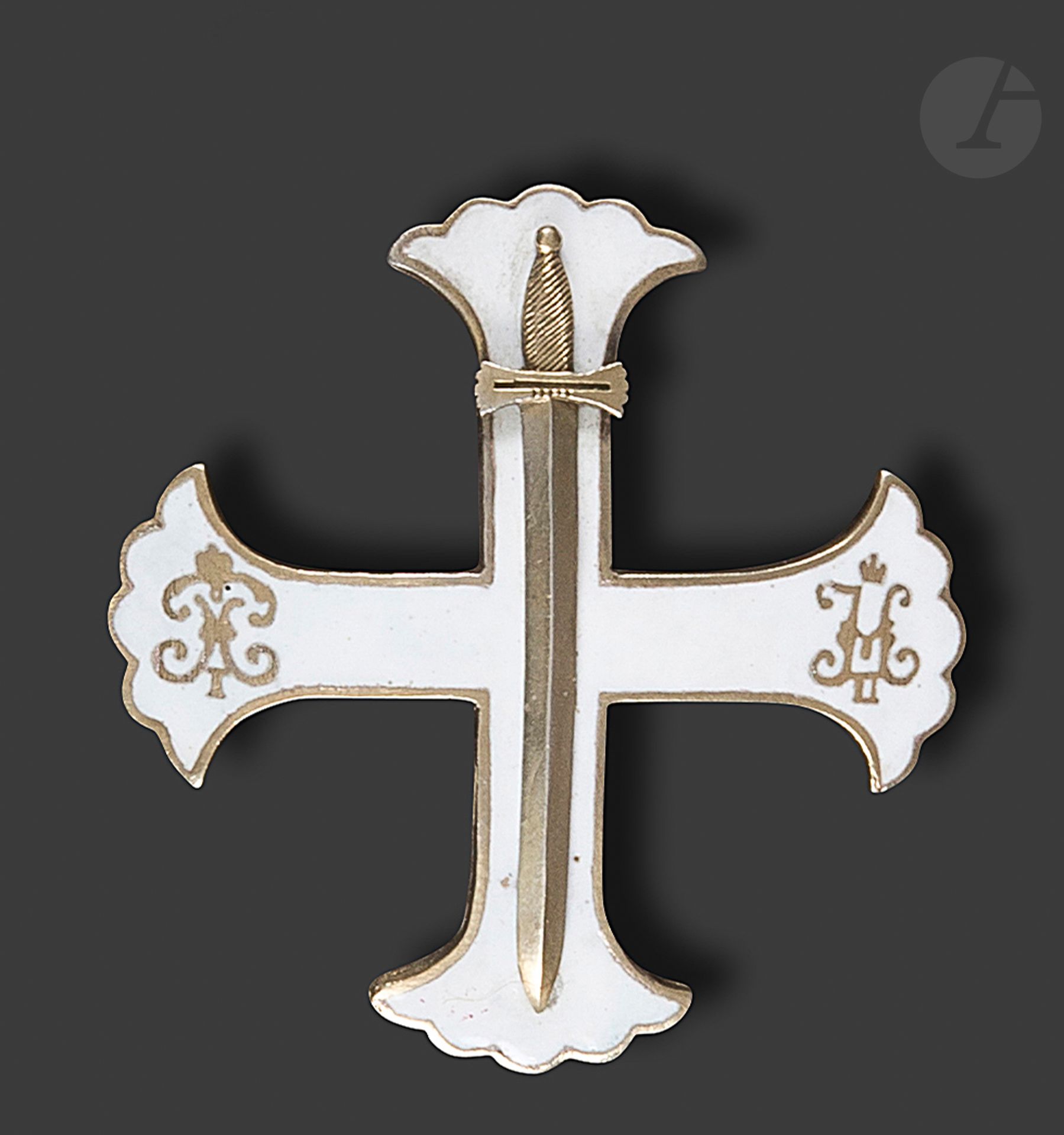 Null 俄罗斯-帝国卫队
塞米诺夫斯基团的军官徽章。
鎏金和珐琅，分几部分安装。
螺钉紧固件（螺母丢失）。霍尔马克84（1908-1917）和金匠。
45 m&hellip;